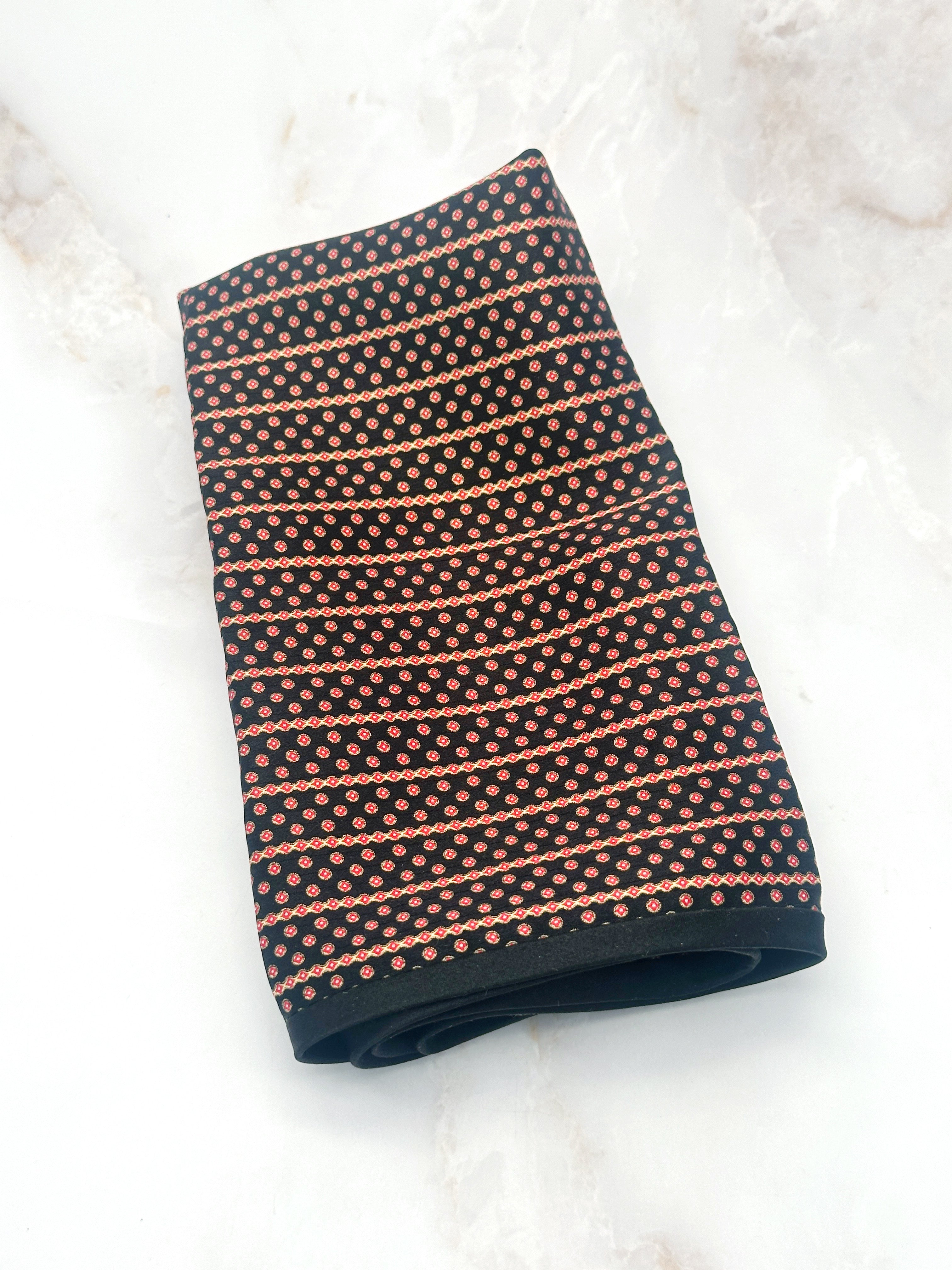Einstecktuch aus Seide mit kleinem Muster in Schwarz, Rot und Gold