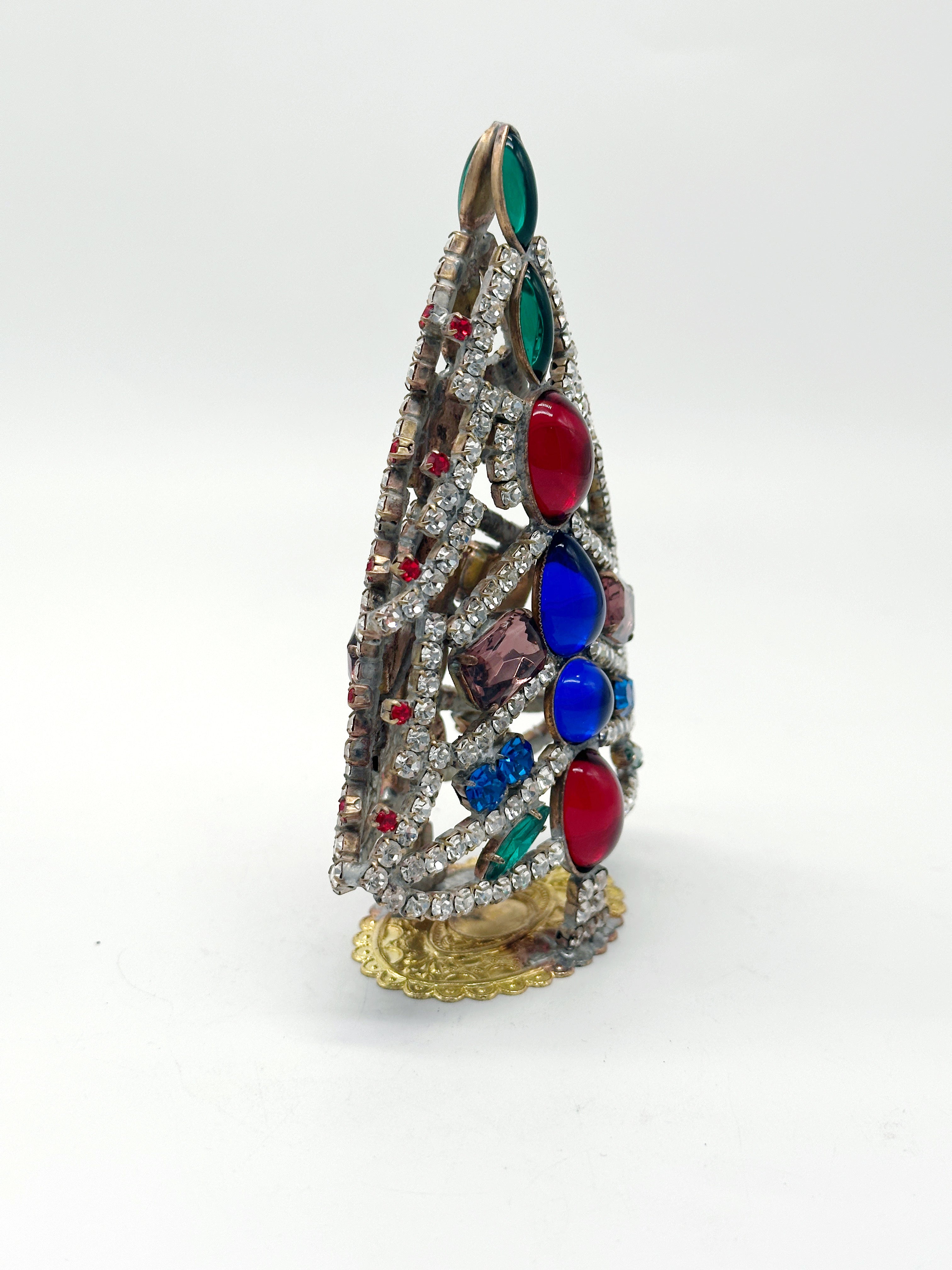 Funkelnder doppelter Gablonzer Christbaum mit bunten Strasssteinen