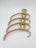Set aus 4 Messing-Wandhaken mit orangefarbenem Akzent
