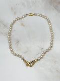 Classic pearl necklace with centerpiece