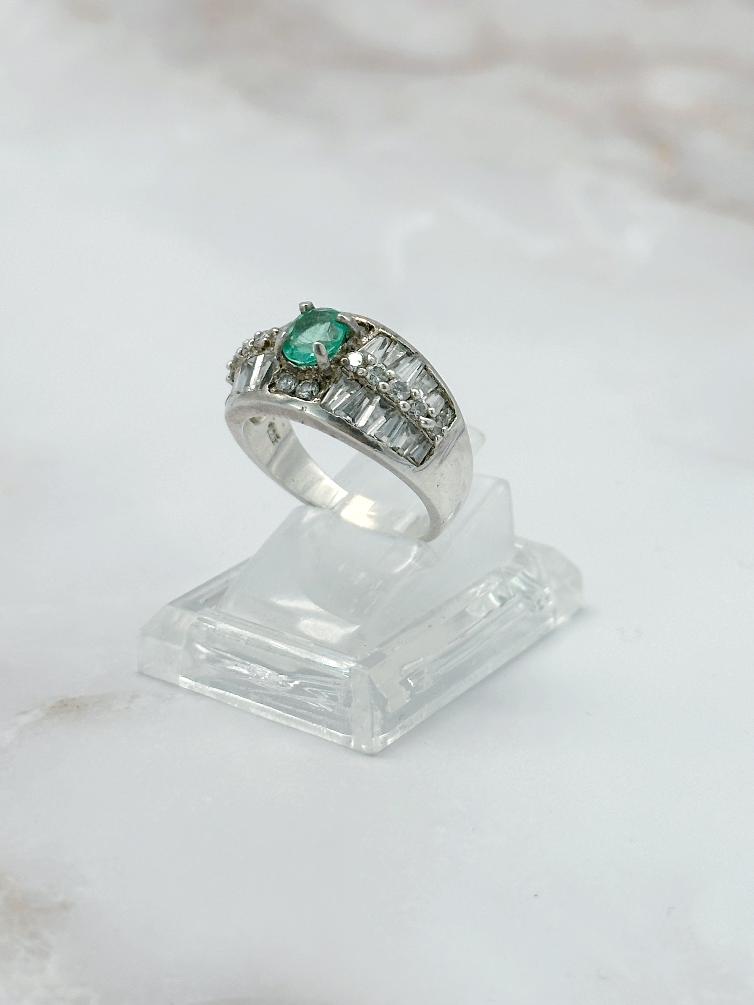 Vintage ring with emerald