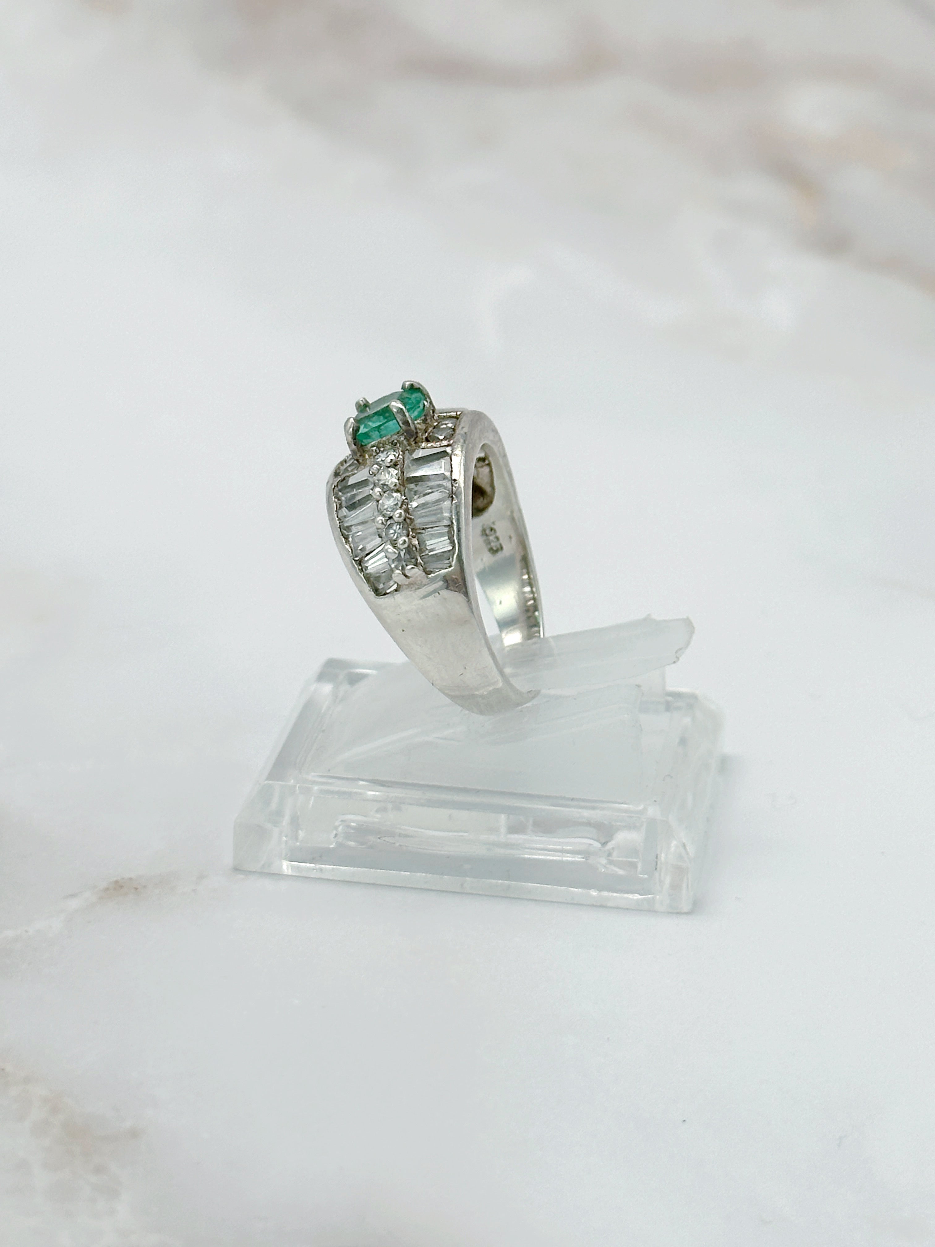 Vintage ring with emerald