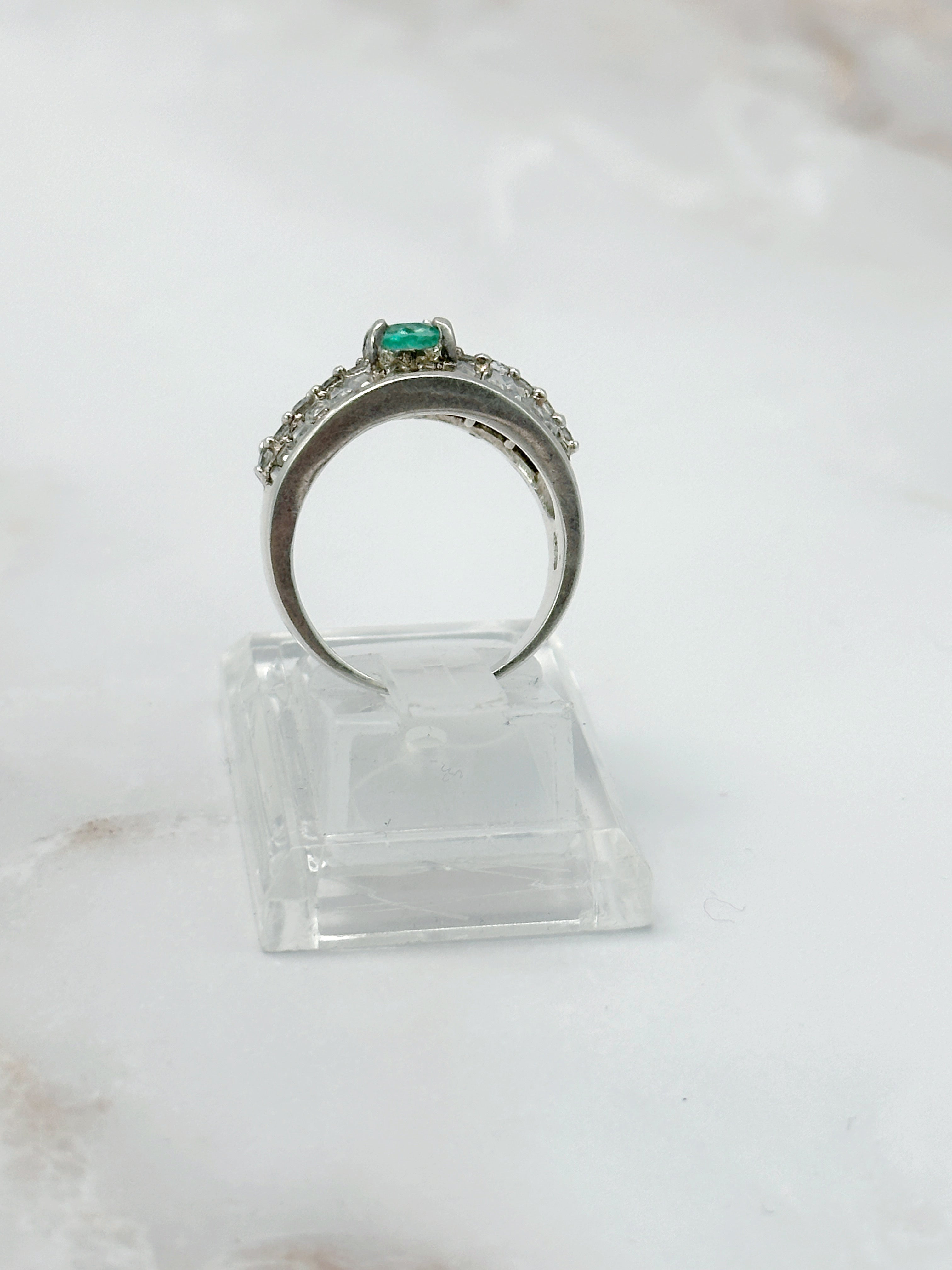 Vintage ring with emerald