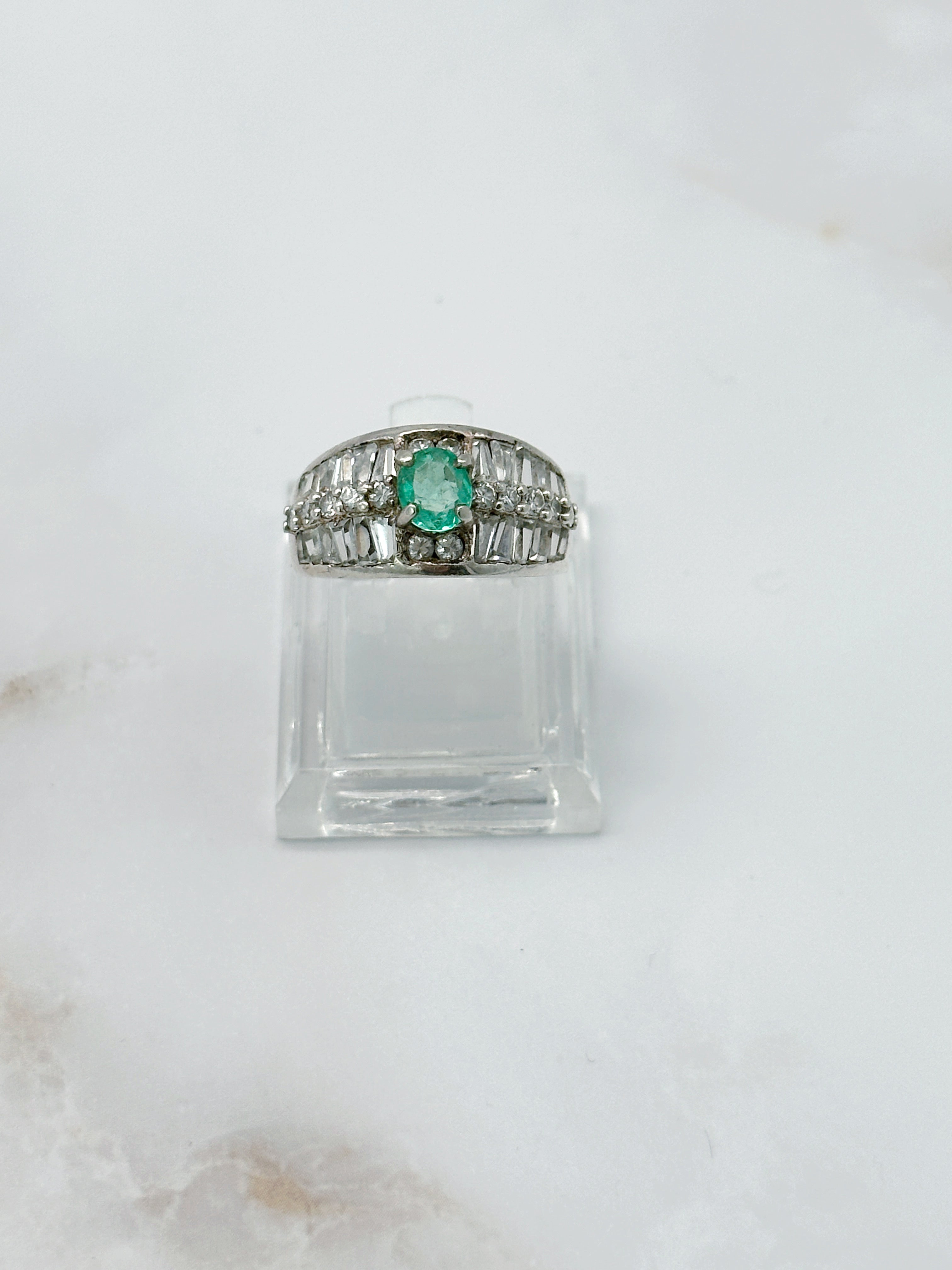 Vintage ring with emerald