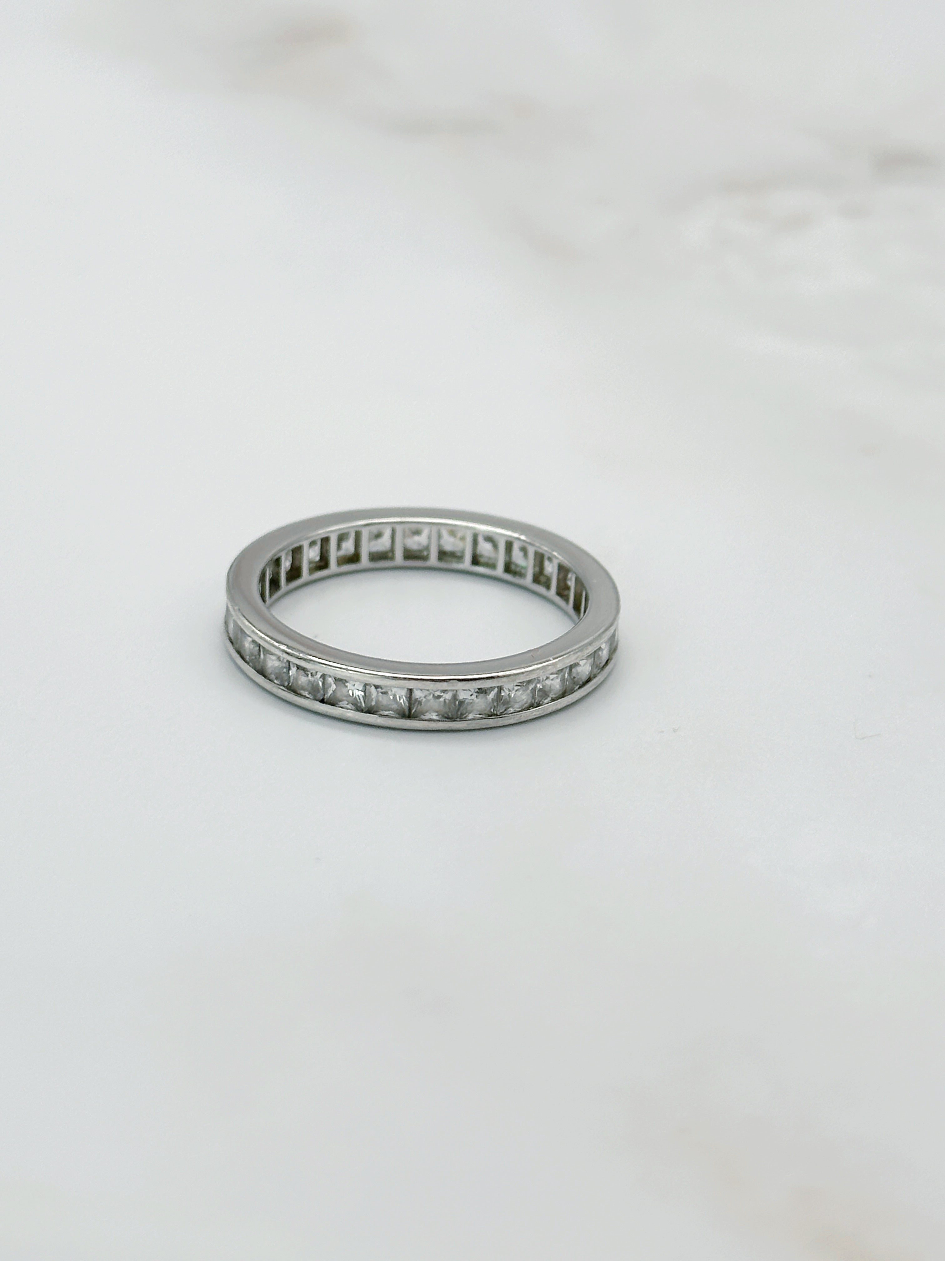Alliance RIng mit Glaskristallen