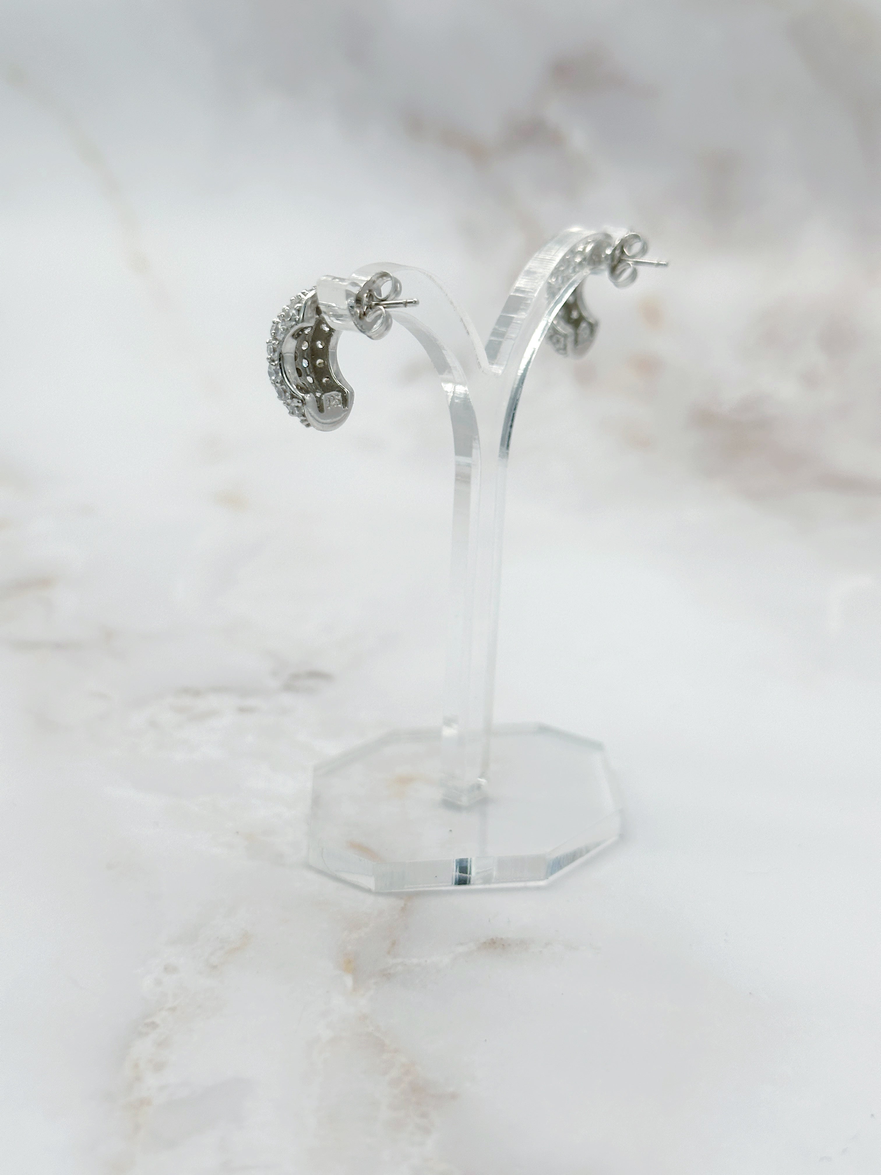 Minimalistische Halbreolen aus Silber und Cubic Zirkonia