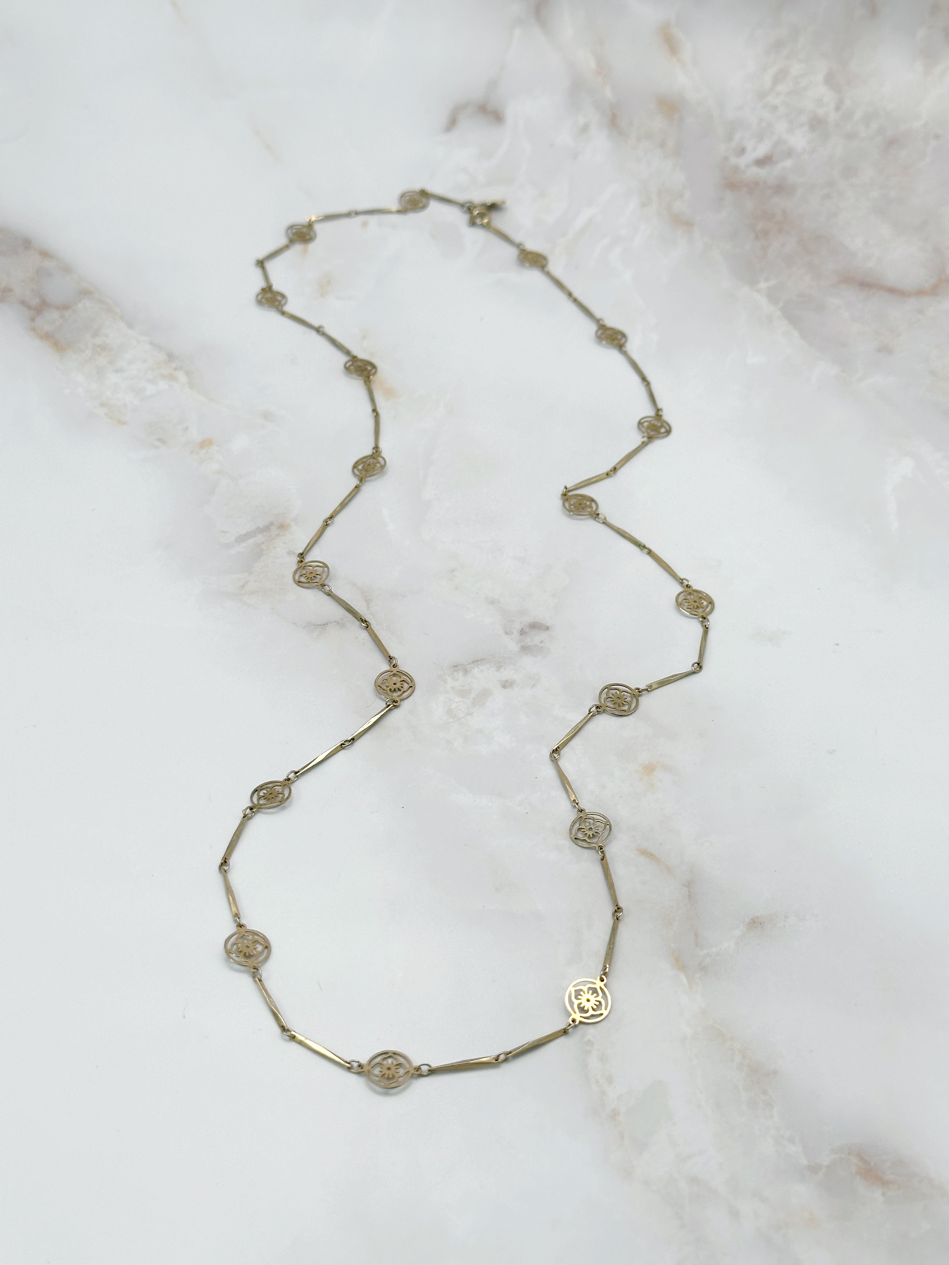 Lange vergoldete Vintage Halskette signiert AVON mit Blumen-Elementen