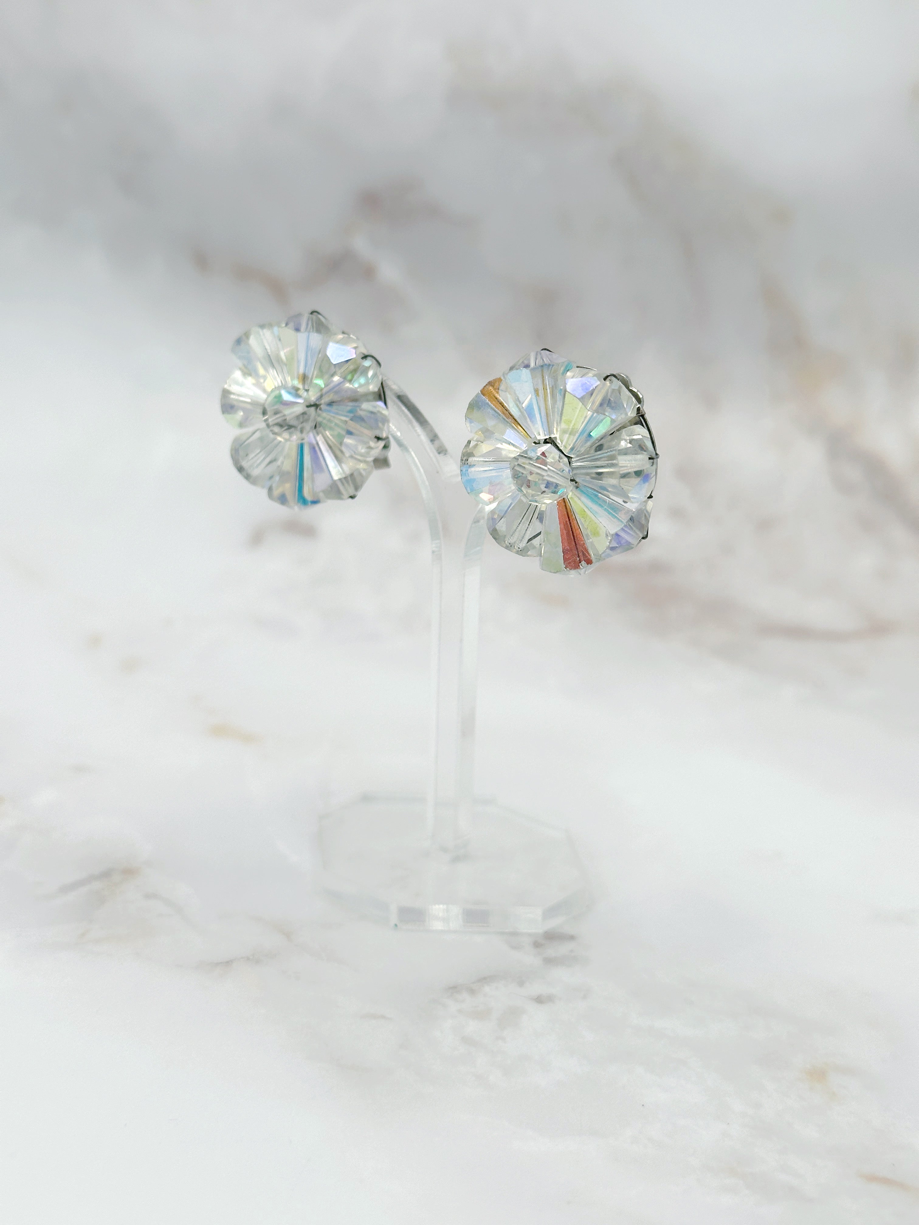 Ausgefallene Vintage Blumen-Ohrclips mit Aurora Borealis Effekt