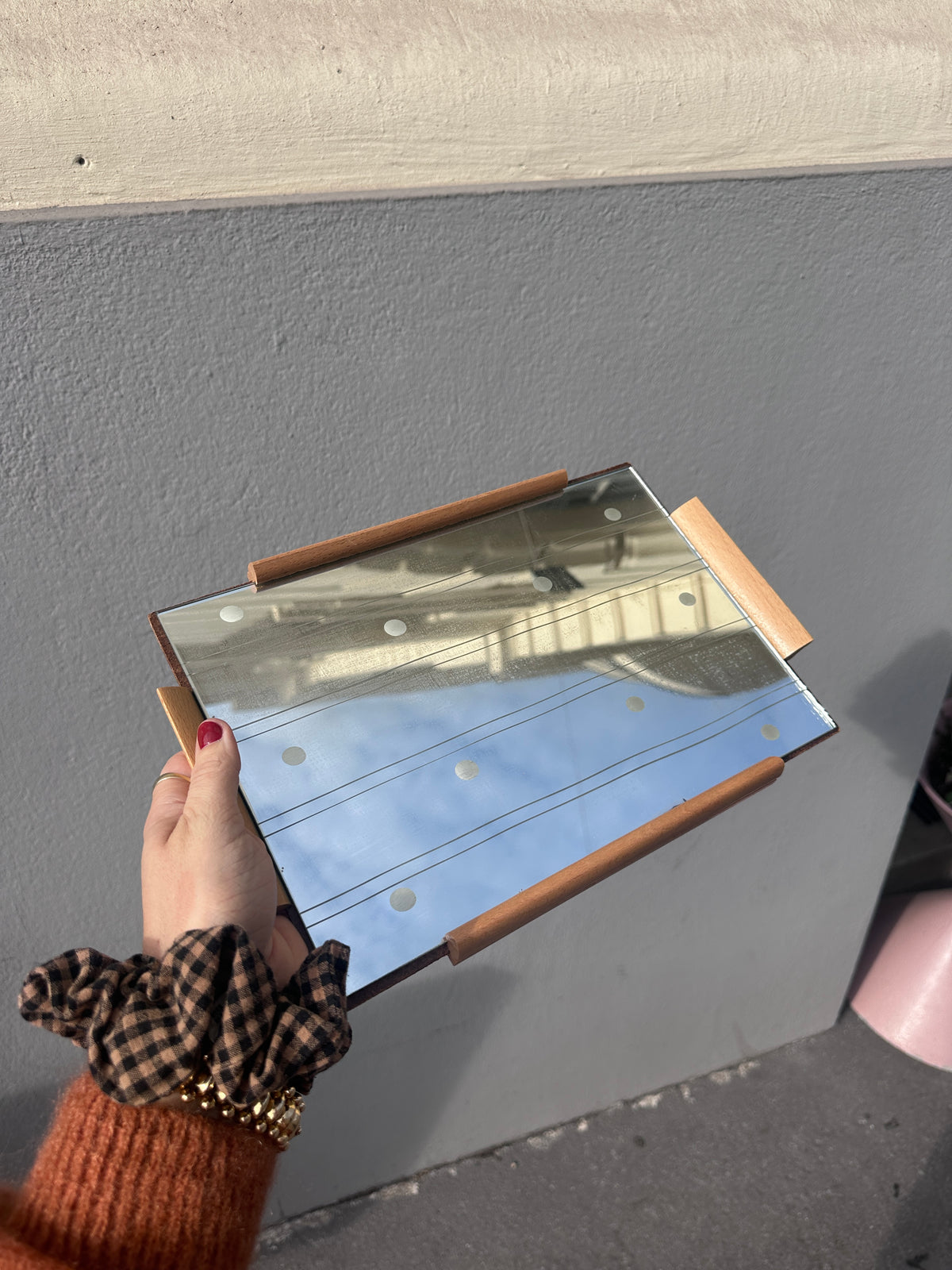 Mid-Century Spiegeltablett mit geätztem Punkte- und Wellenmuster