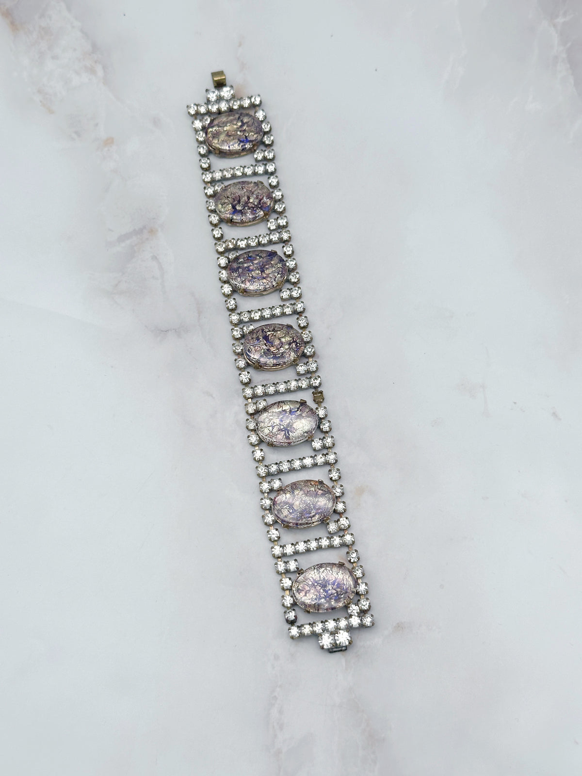Gablonzer Vintage Armband mit changierenden violett-goldenen Glaskristallen