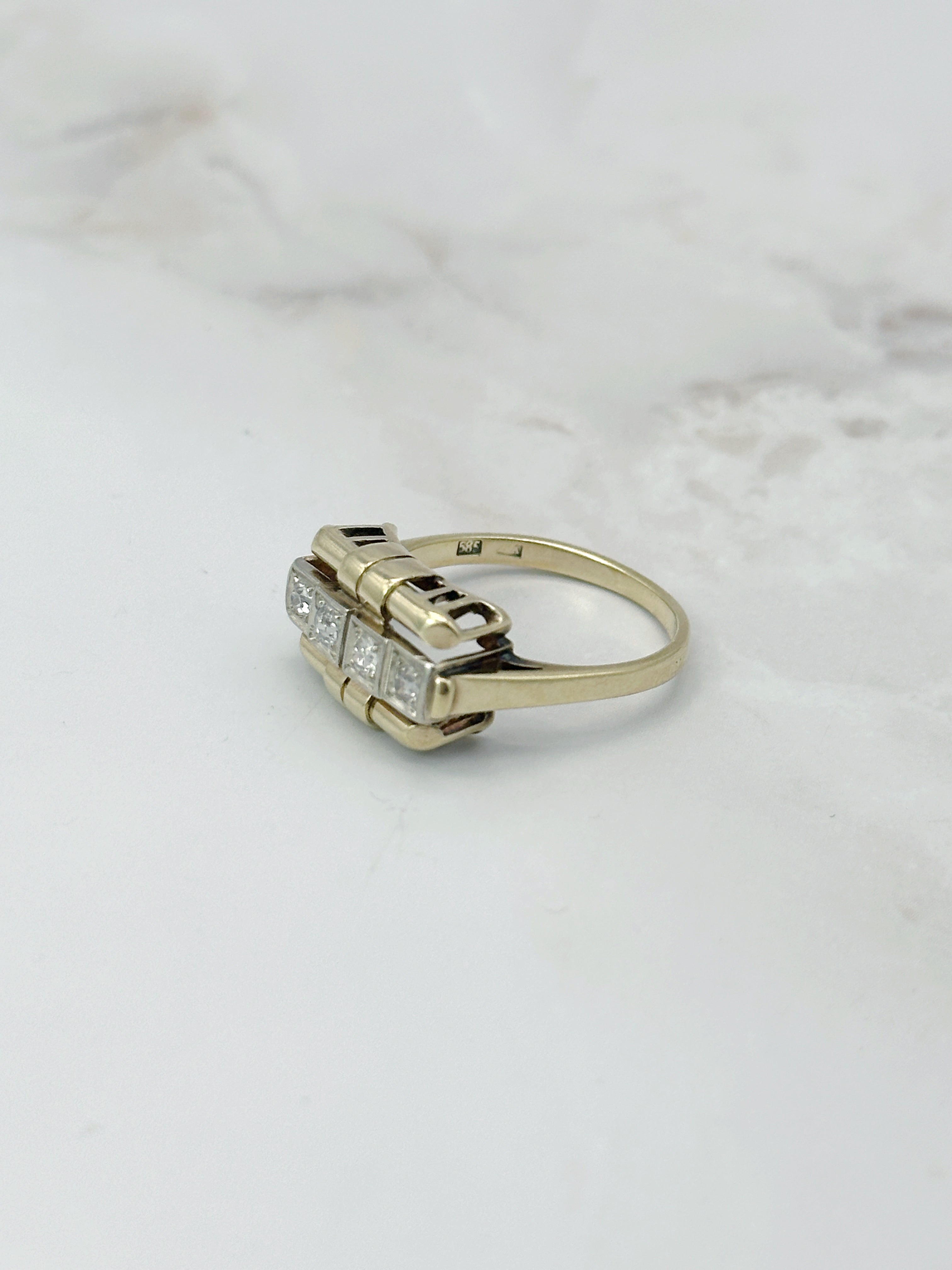 Ring um 1940 in 585 Gelbgold mit Altschliffdiamanten