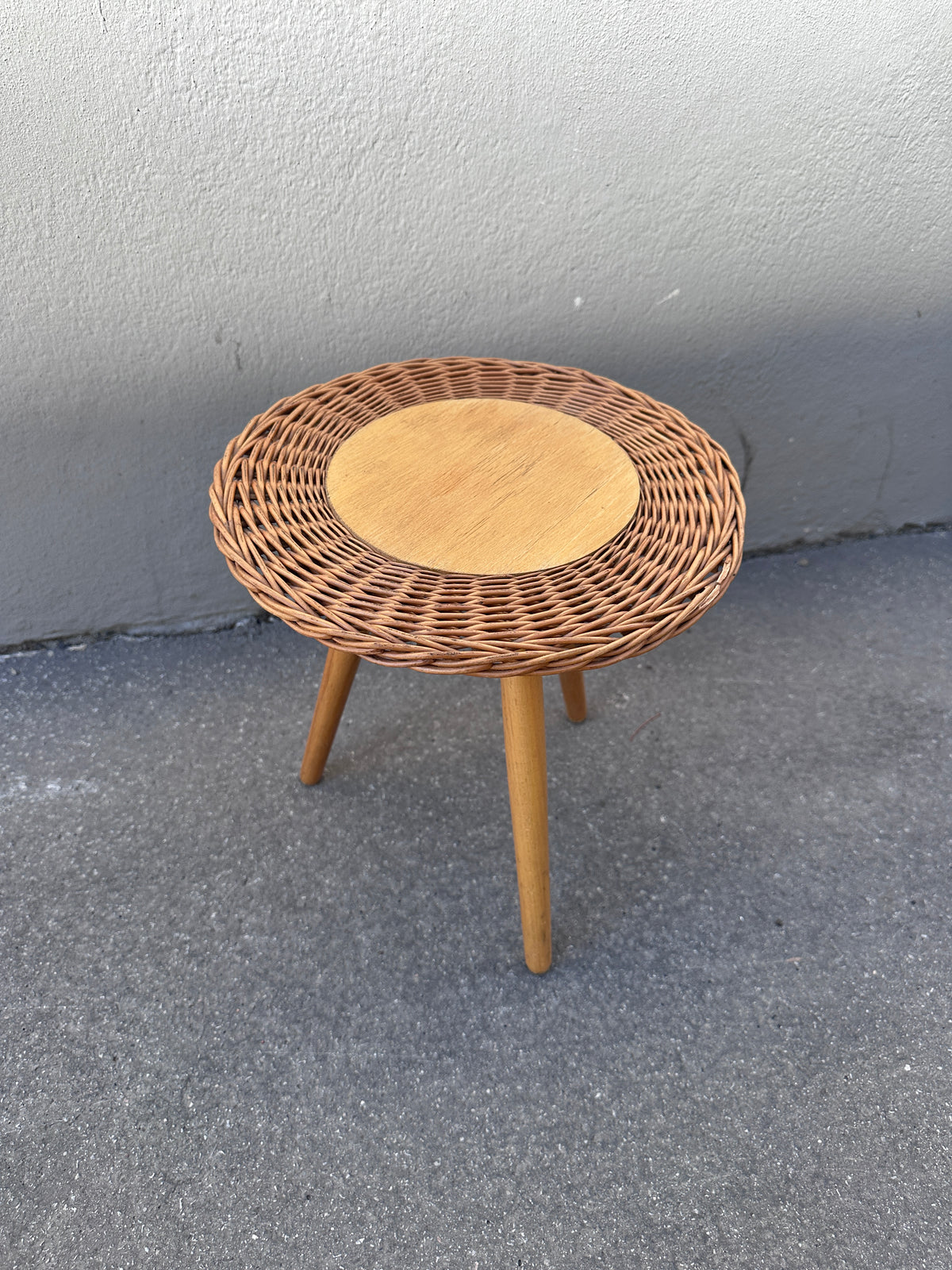 Vintage Hocker / Beistelltisch von Jan Kalous für ÚĽUV um 1970