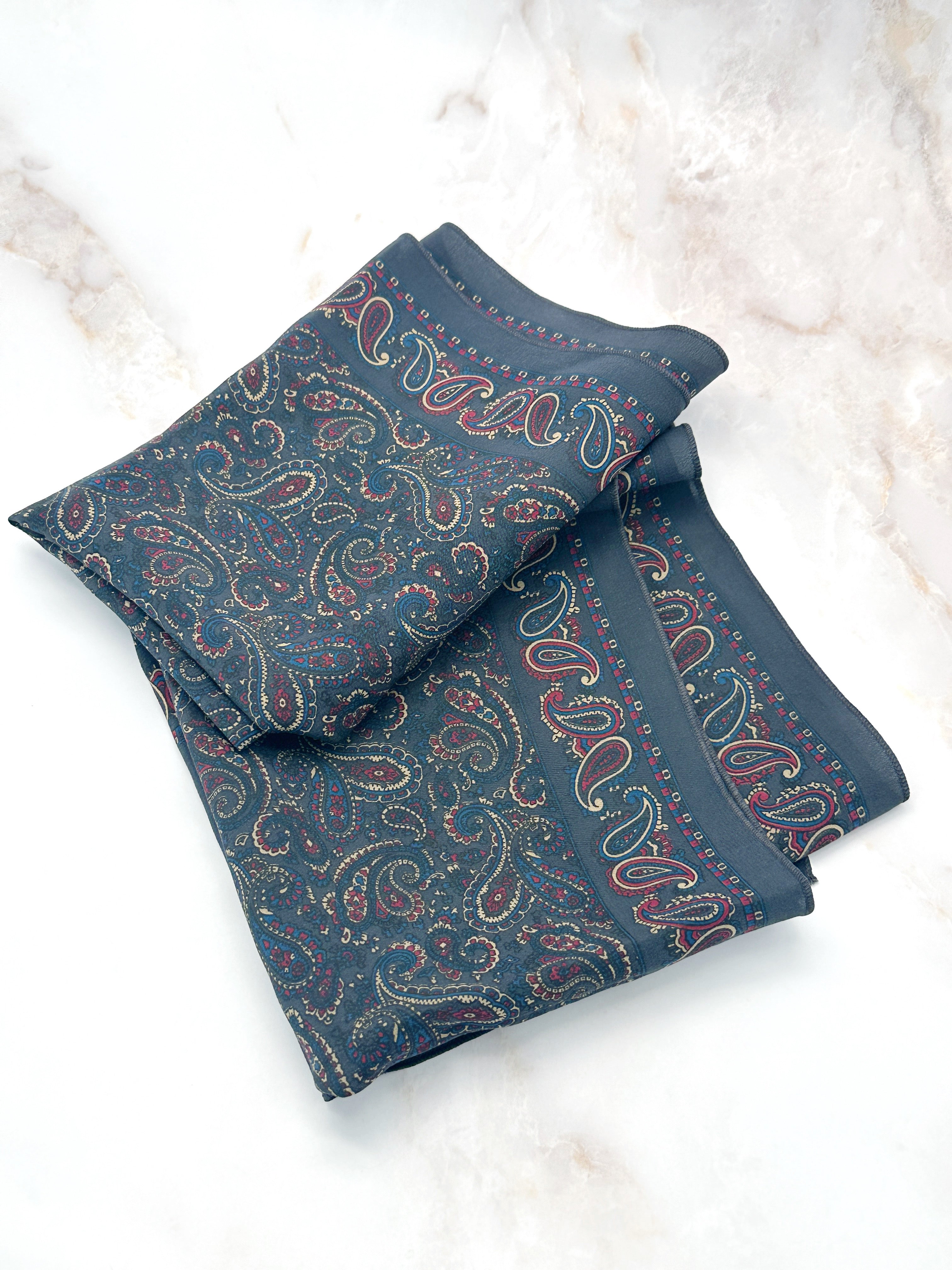 Vintage Seidenschal Paisley Grau mit Farb-Akzenten