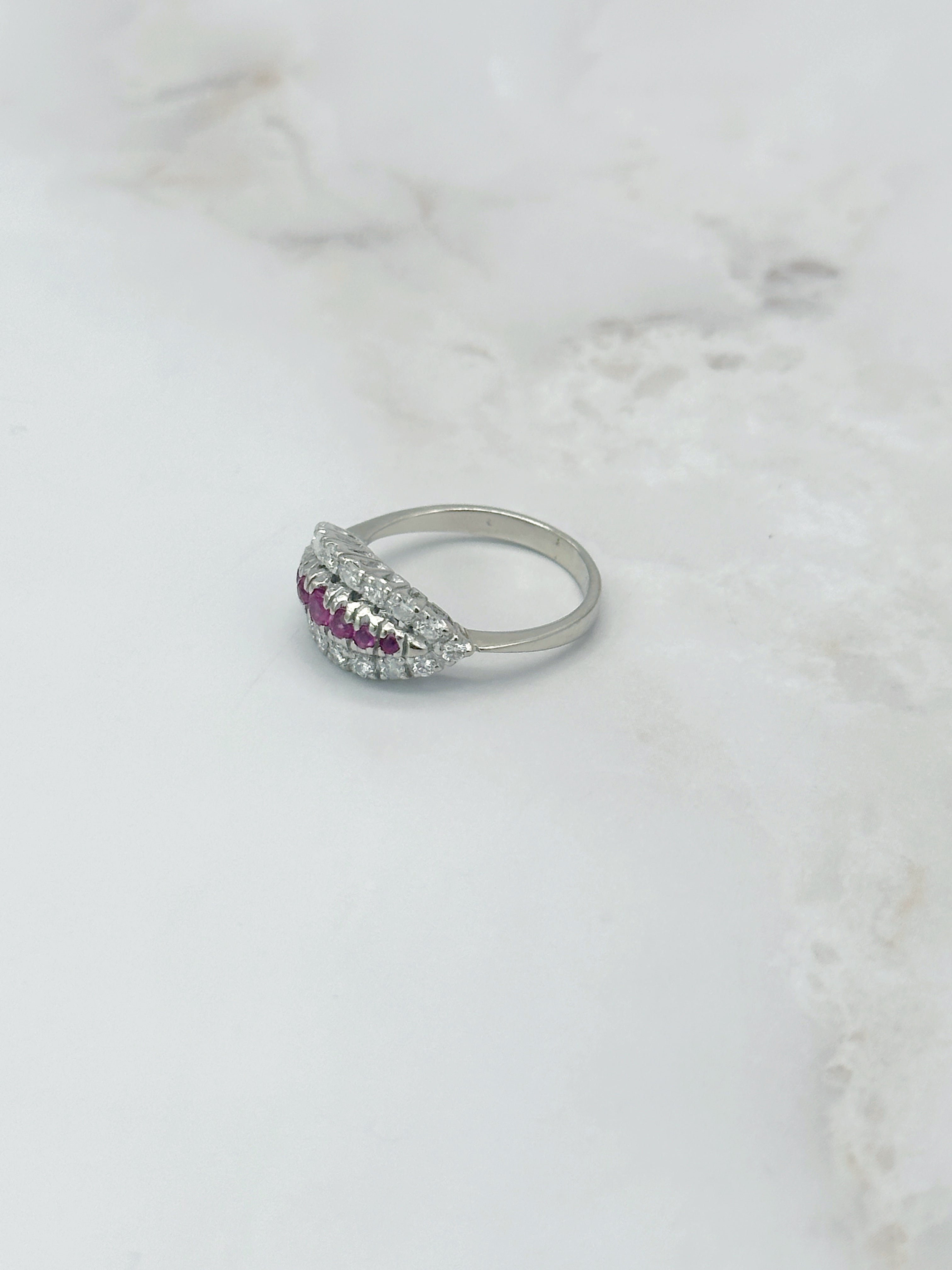 Vintage Ring in 585 Weißgold mit Rubinen und Brillanten