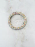 Zartes Perlenarmband in bunten Pastelltönen