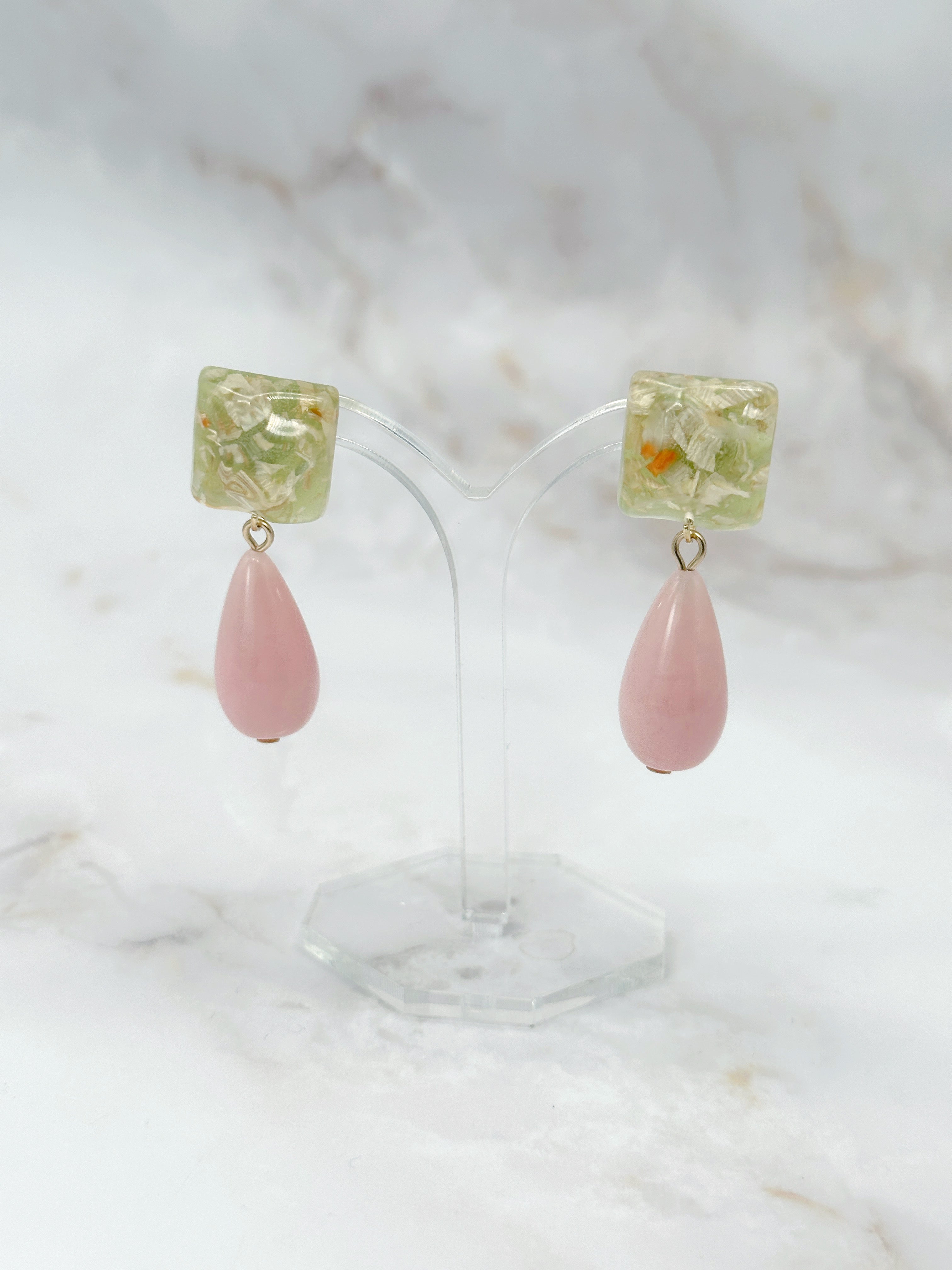 Vintage Lucite Ohrstecker mit Marmorierung in Rosé und Hellgrün