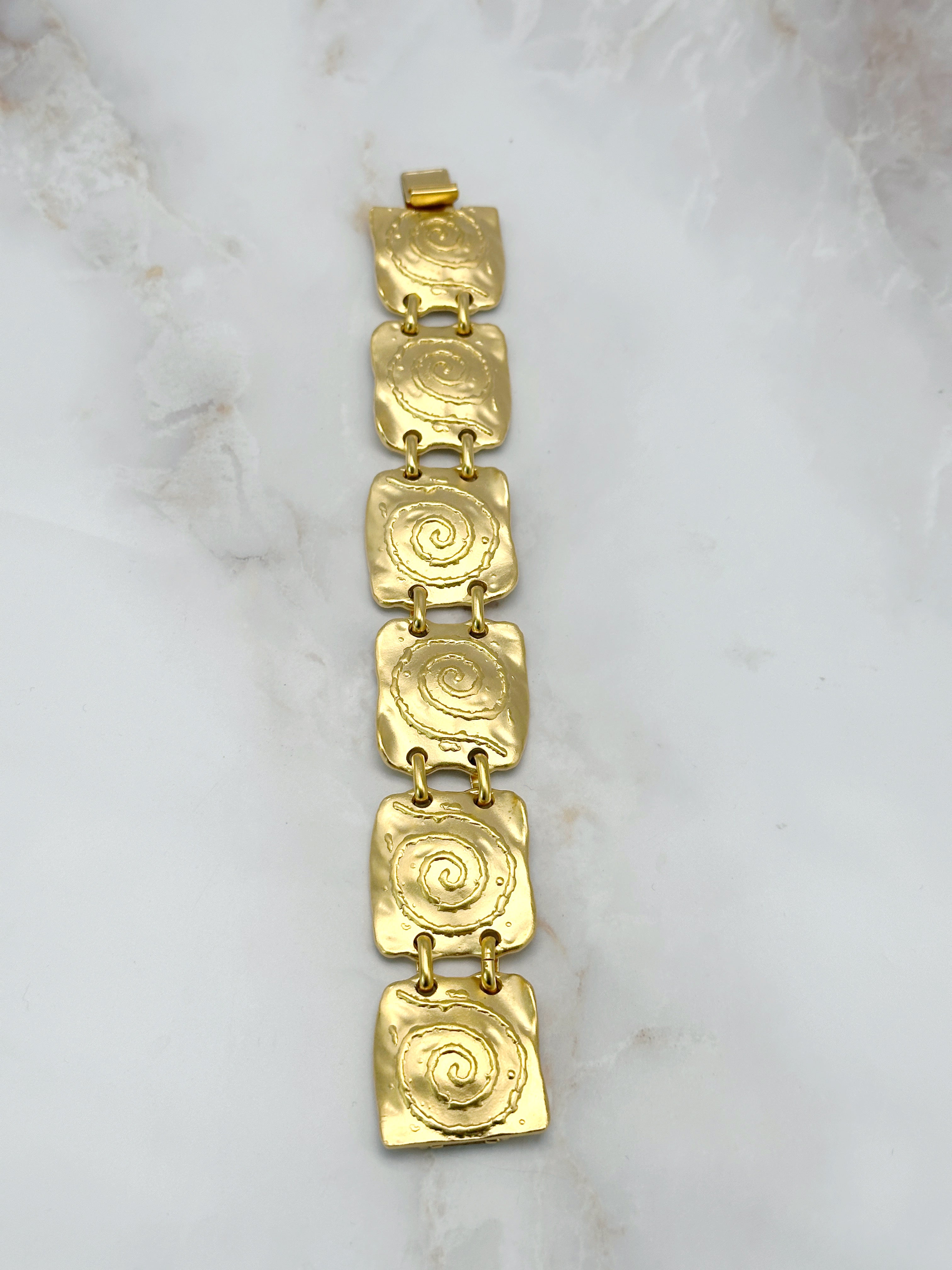 Matt vergoldetes Vintage Armband mit quadratischen Spiral-Gliedern