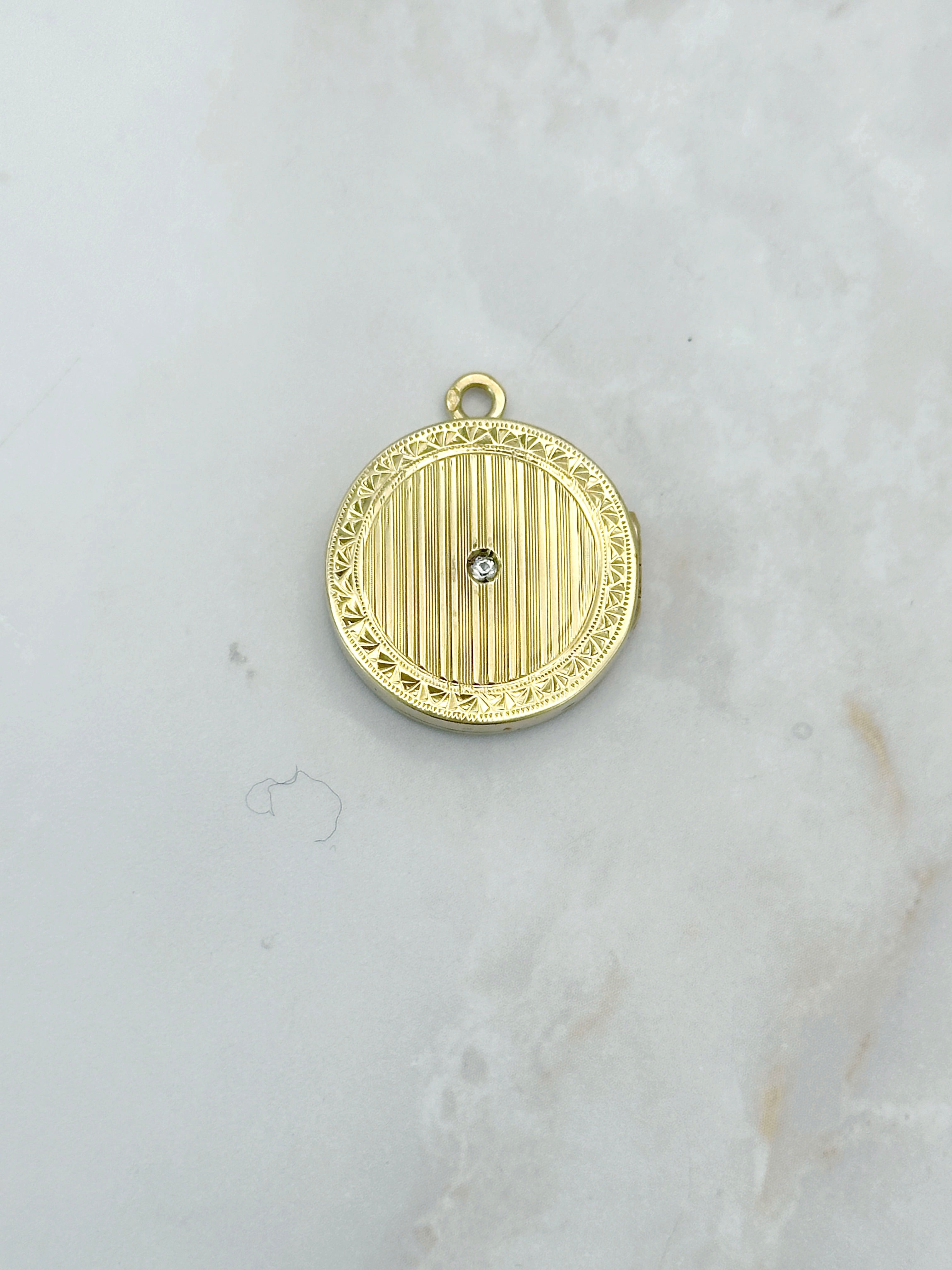Aufklappbares Vintage Medaillon in Gelbgold