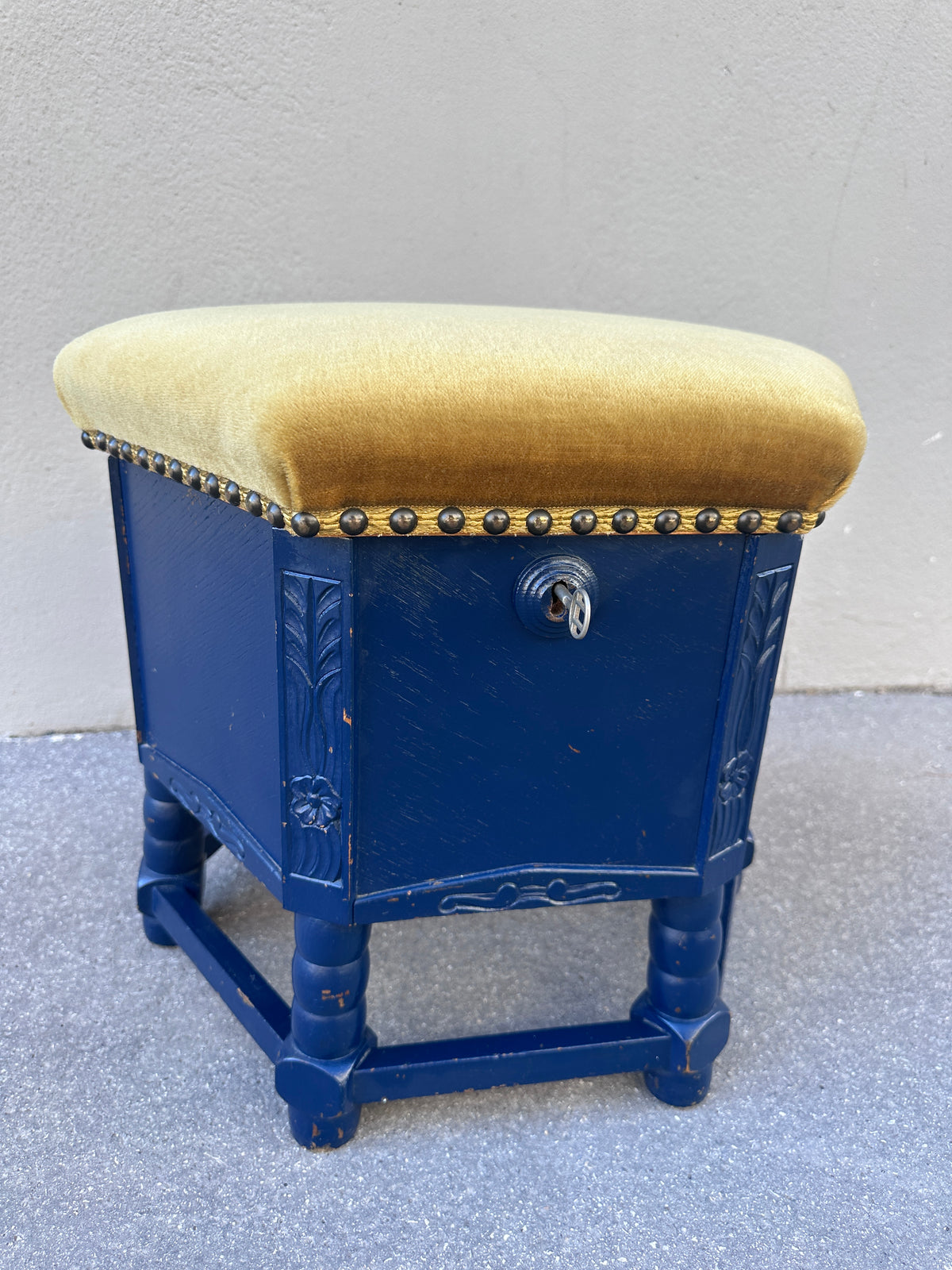 Vintage Hocker mit Stauraum in Dunkelblau und Gelb