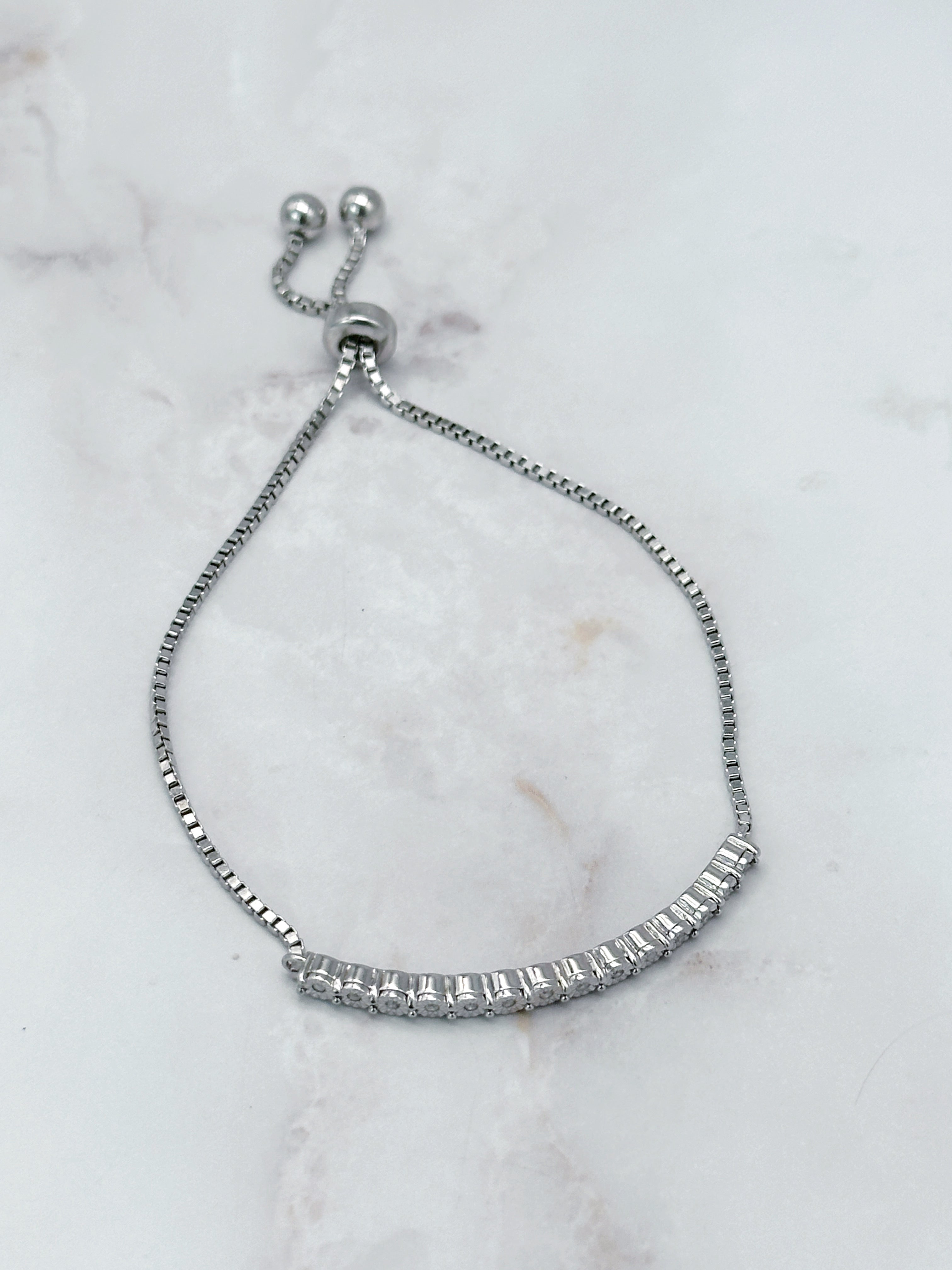 Armband aus 925 Silber mit Strass-Mittelteil und Achtkantdiamanten
