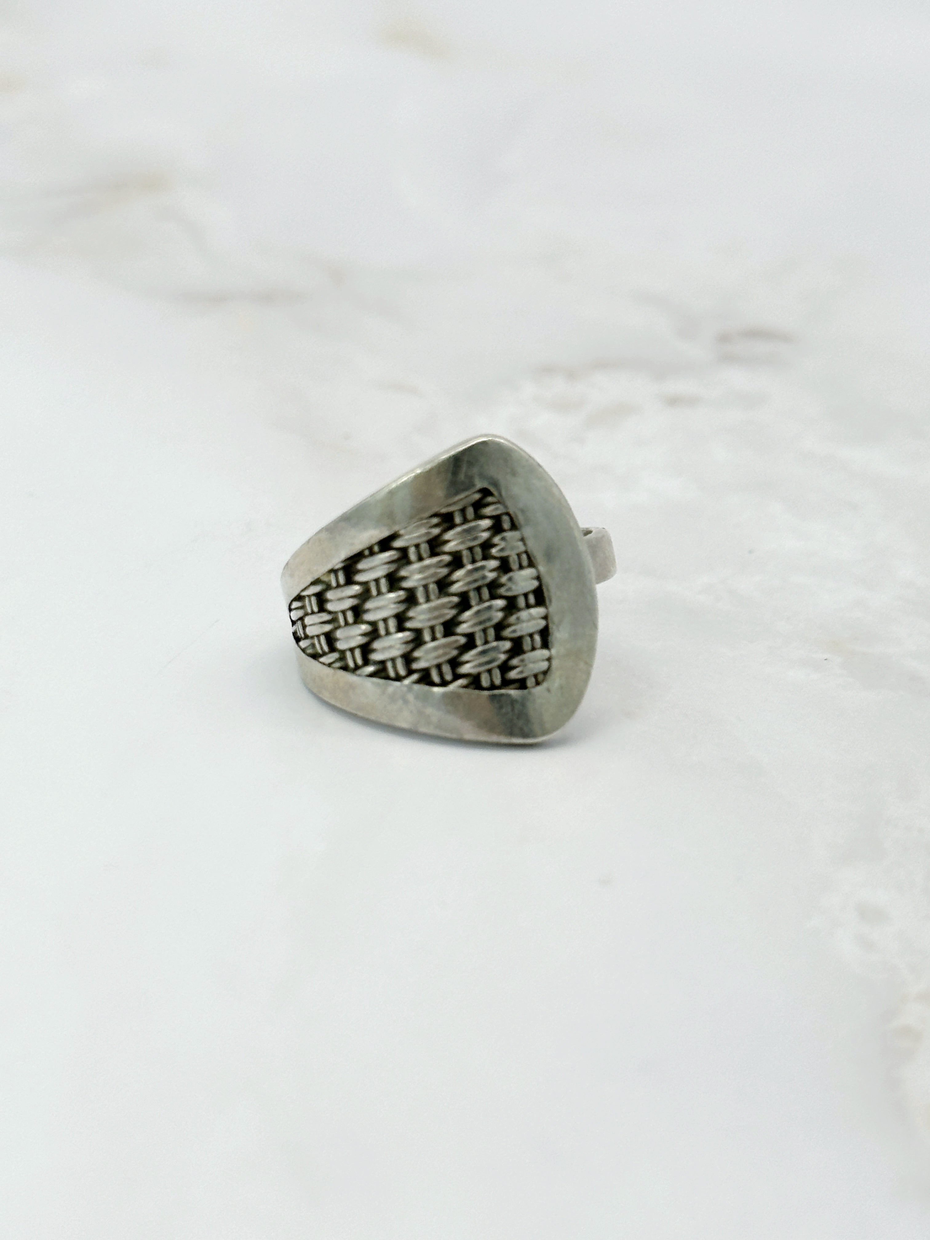Asymmetrischer Flechtring aus Sterling Silber