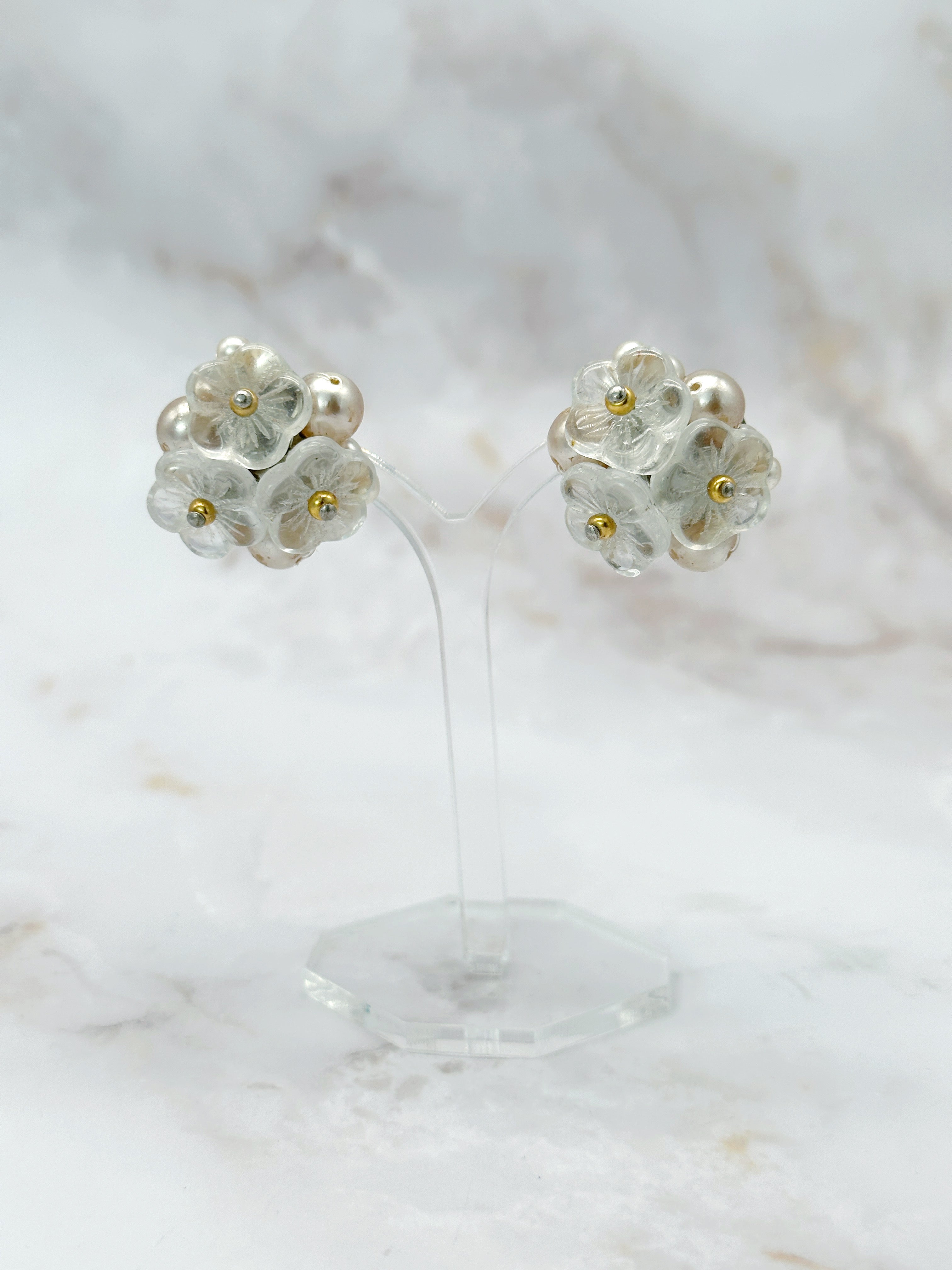 Romantische Vintage Ohrclips mit Glasblüten und Kunstperlen