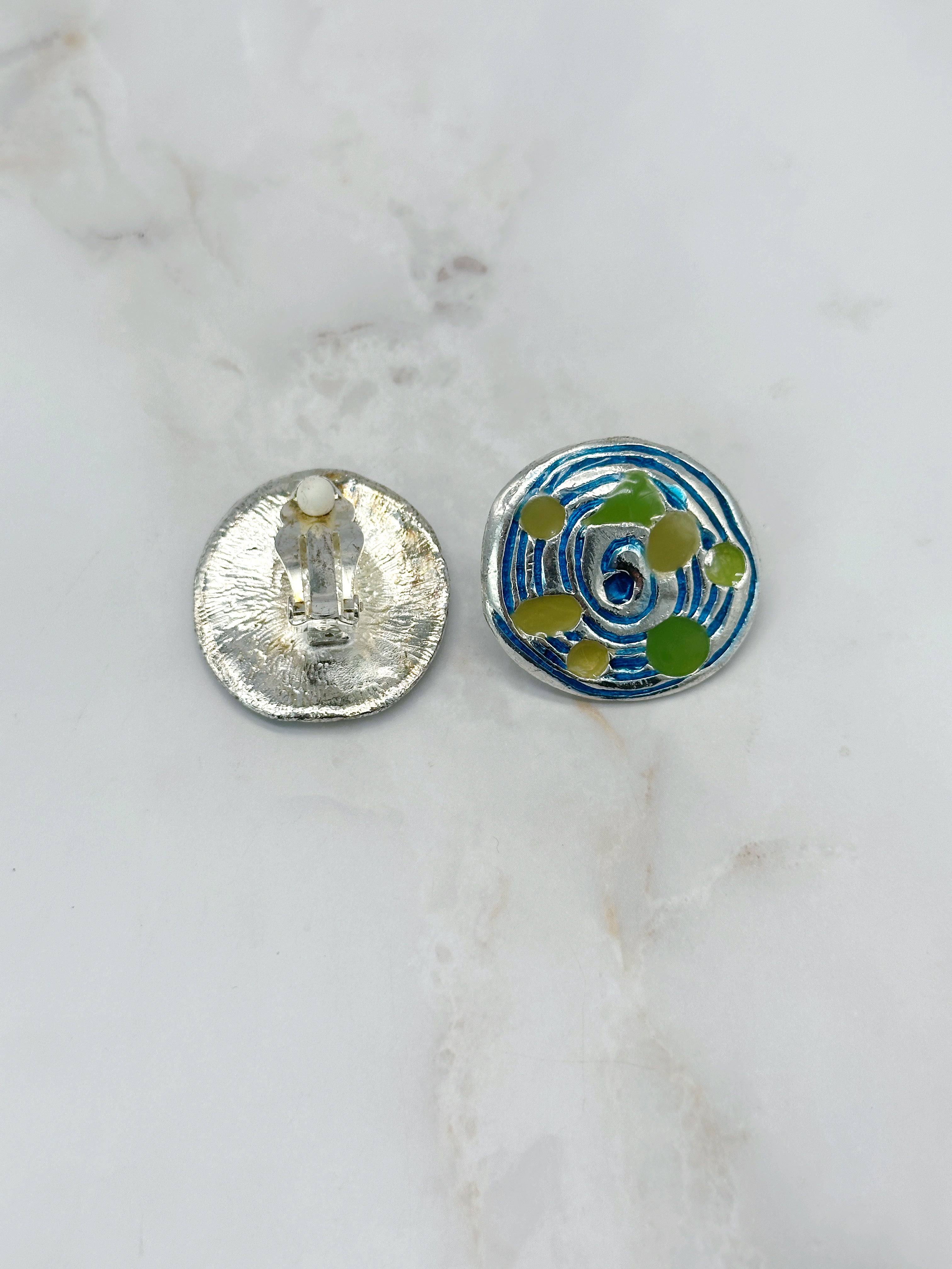 Vintage Ohrclips mit grün-blauem Emaille in Silberfarben