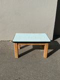 Vintage Hocker / Fußschemel mit hellblauer Formica-Platte