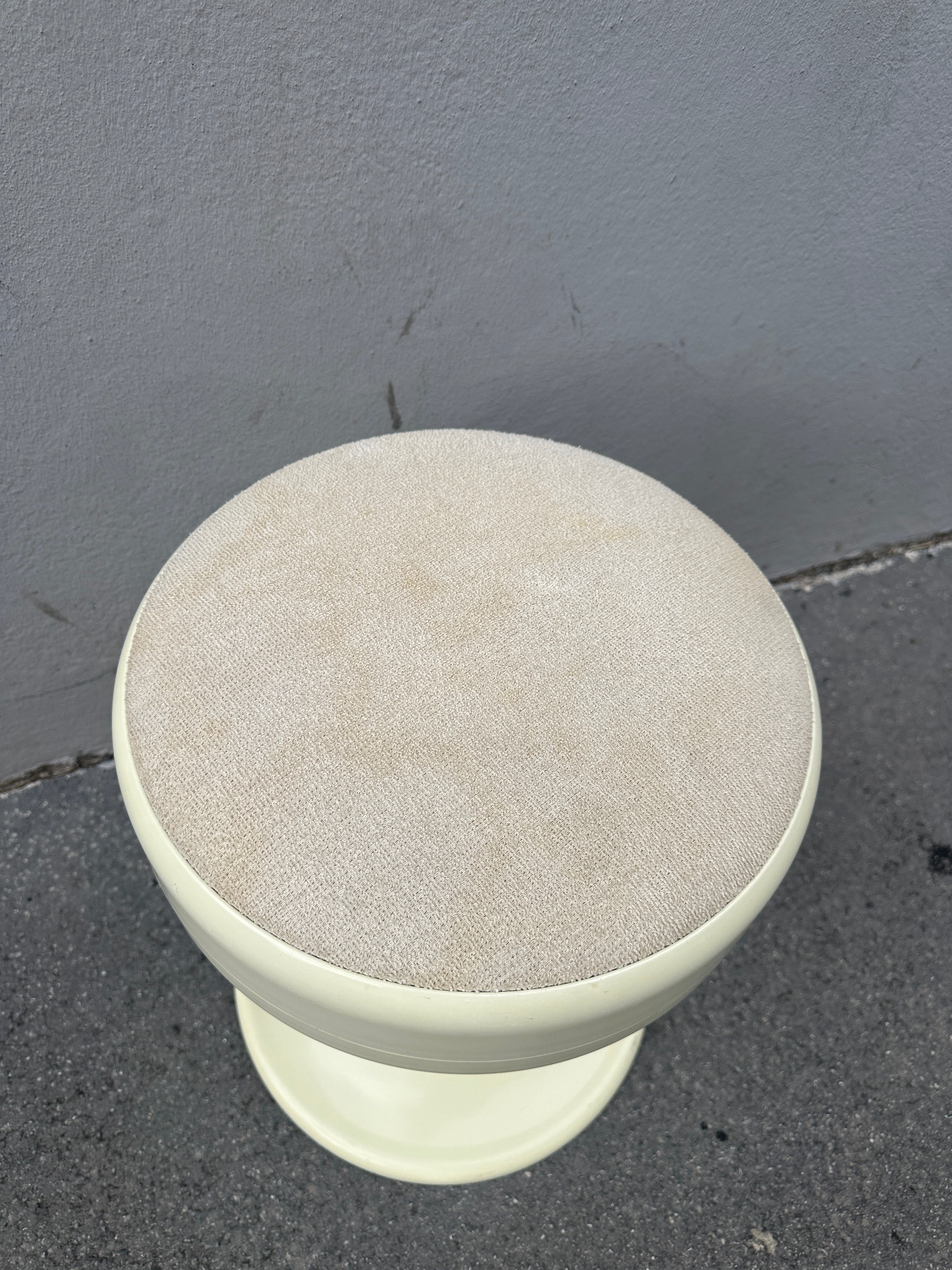 Space Age Hocker im Isoklepa Stil Beige mit Stoffpolster