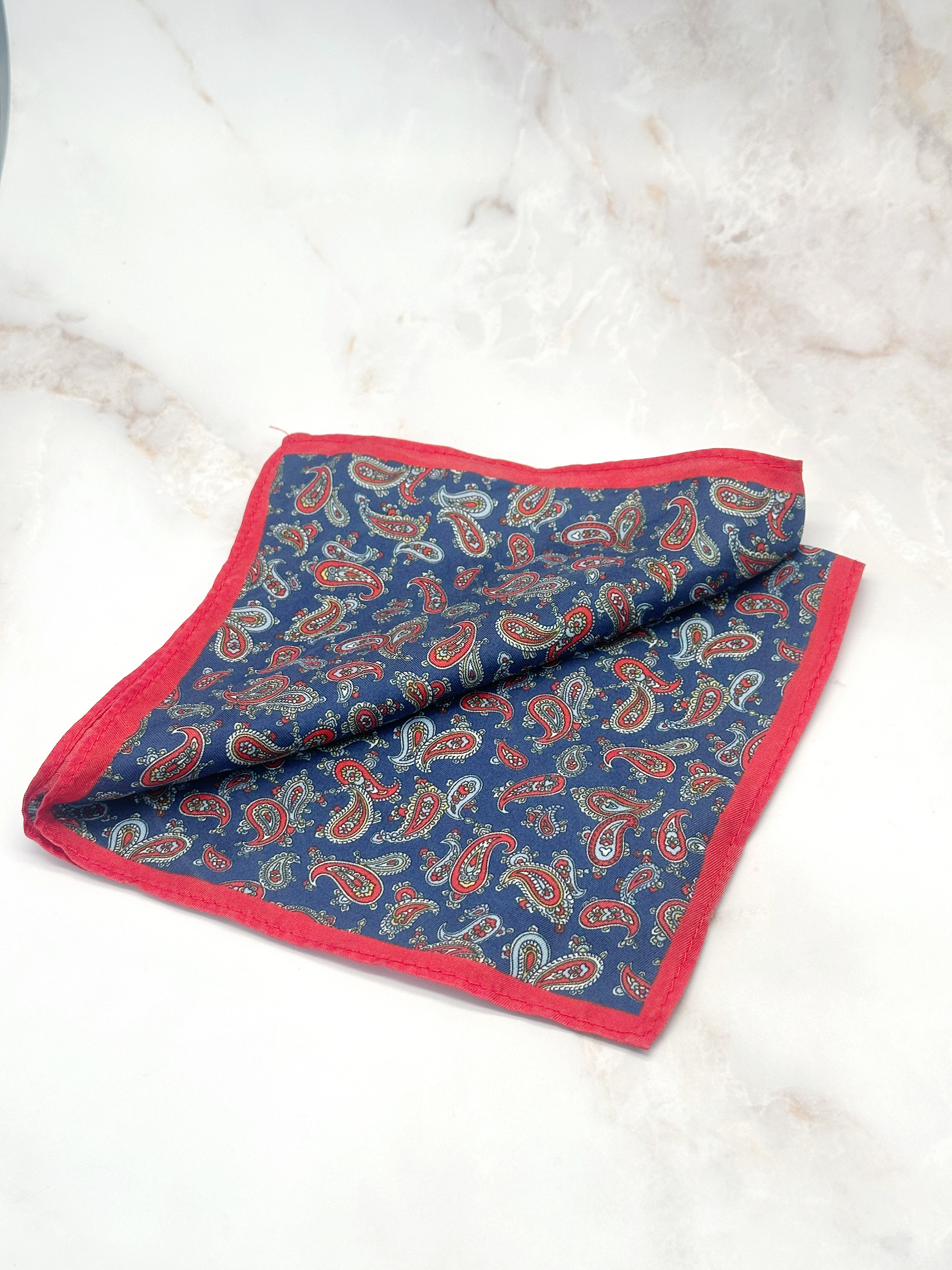 Einstecktuch aus Seide mit Paisley-Muster in Rot und Blau