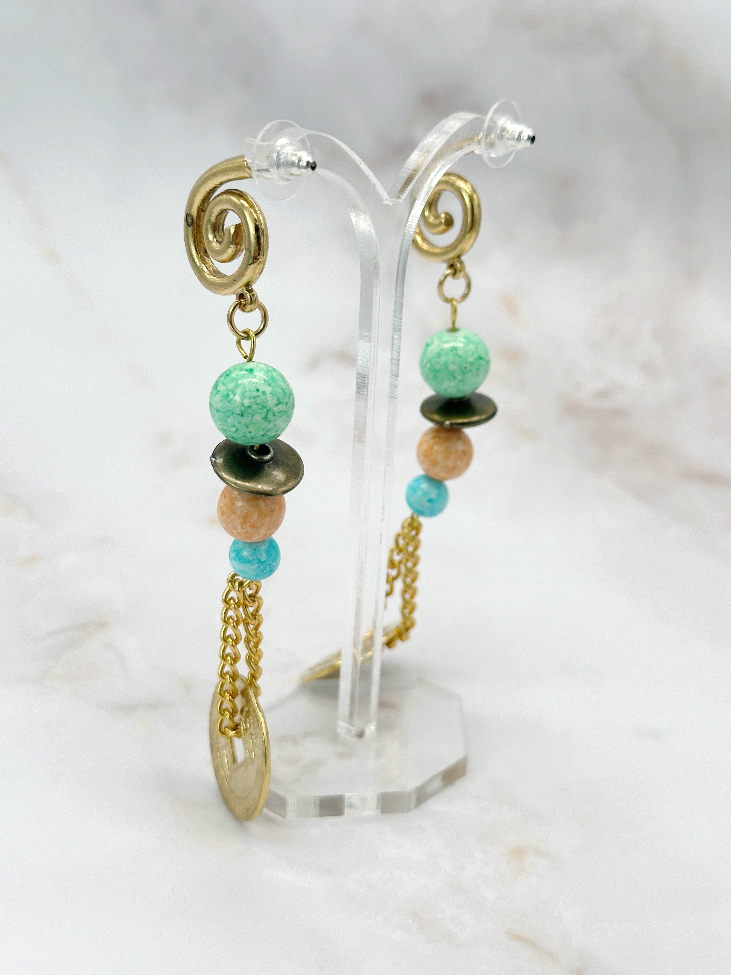 Lange Boho Statement-Ohrhänger mit Münze und bunten Perlen