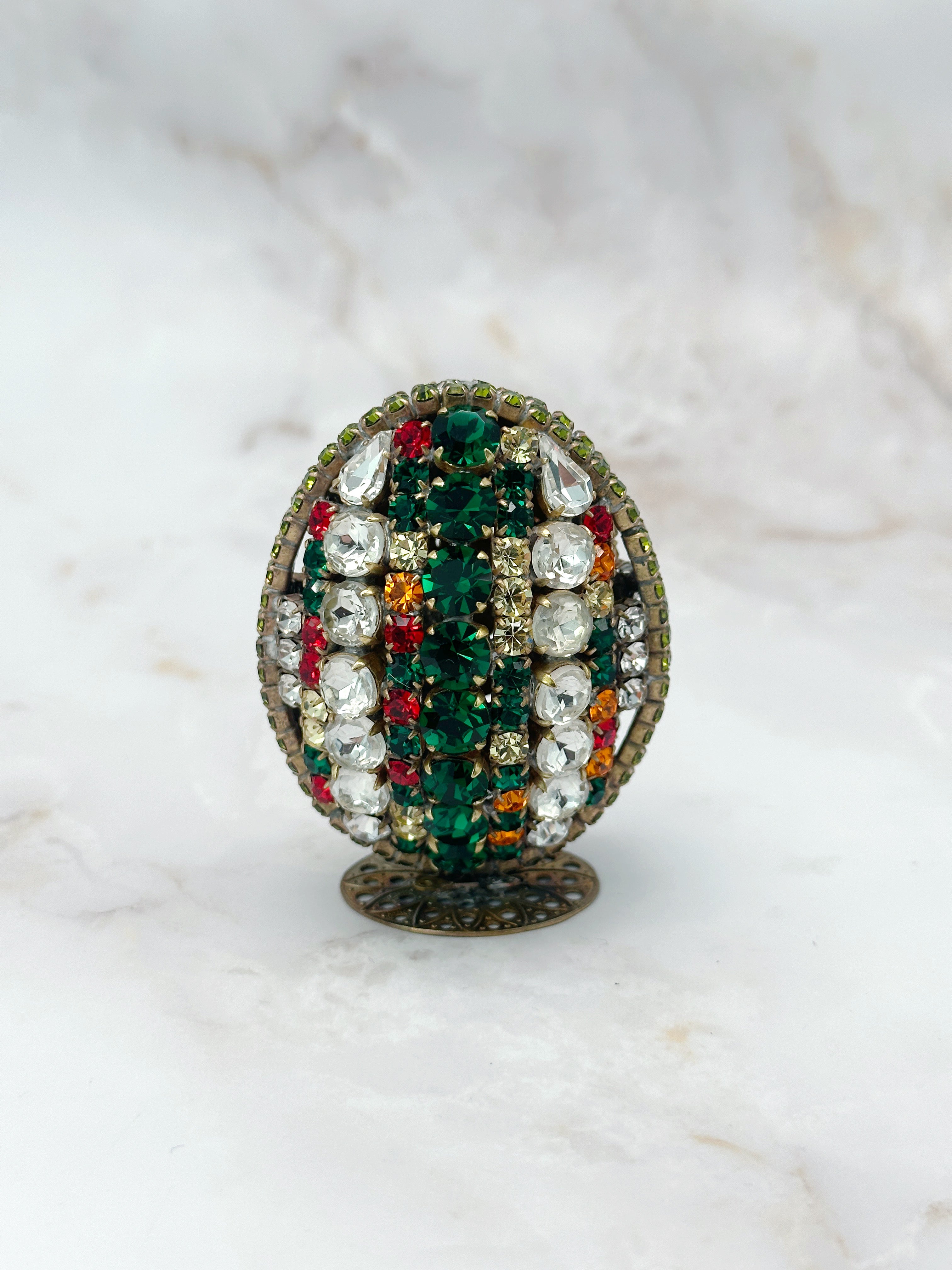 Seltenes rundum verziertes Gablonzer Osterei mit Standfuß