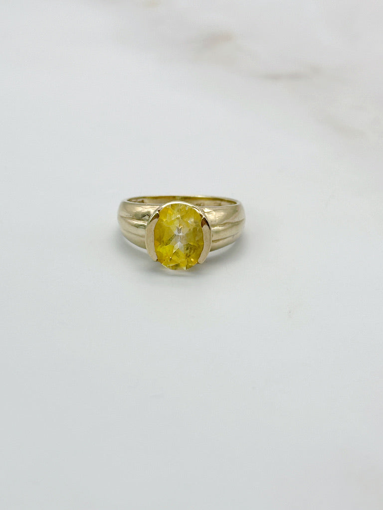 Vintage ring with sapphire