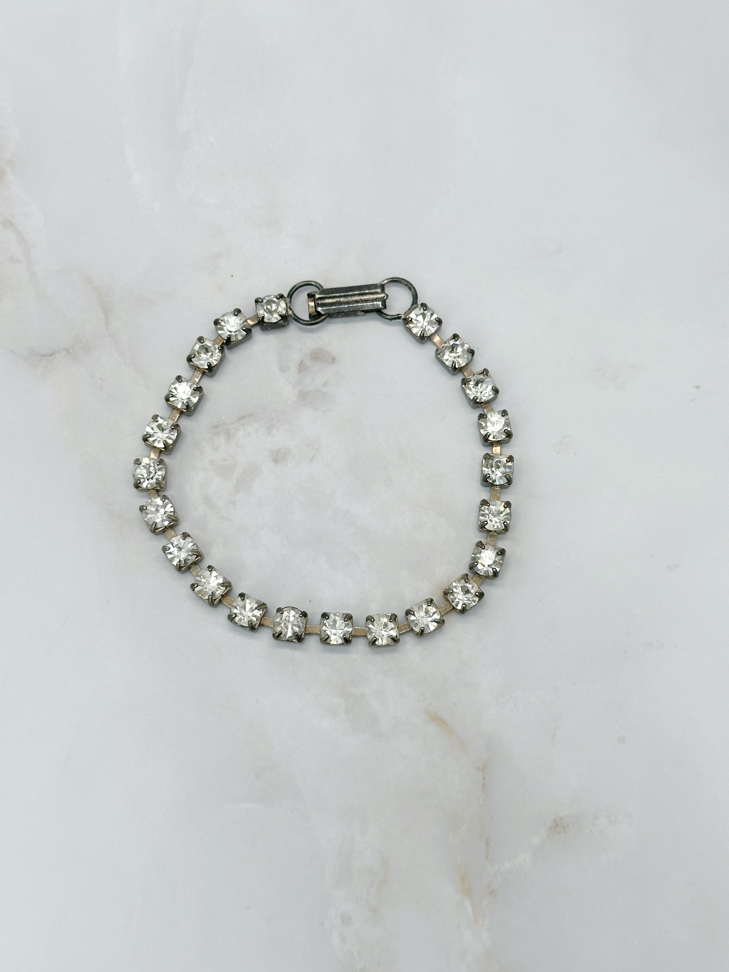 Einreihiges Strass Armband im Tennisarmband-Stil