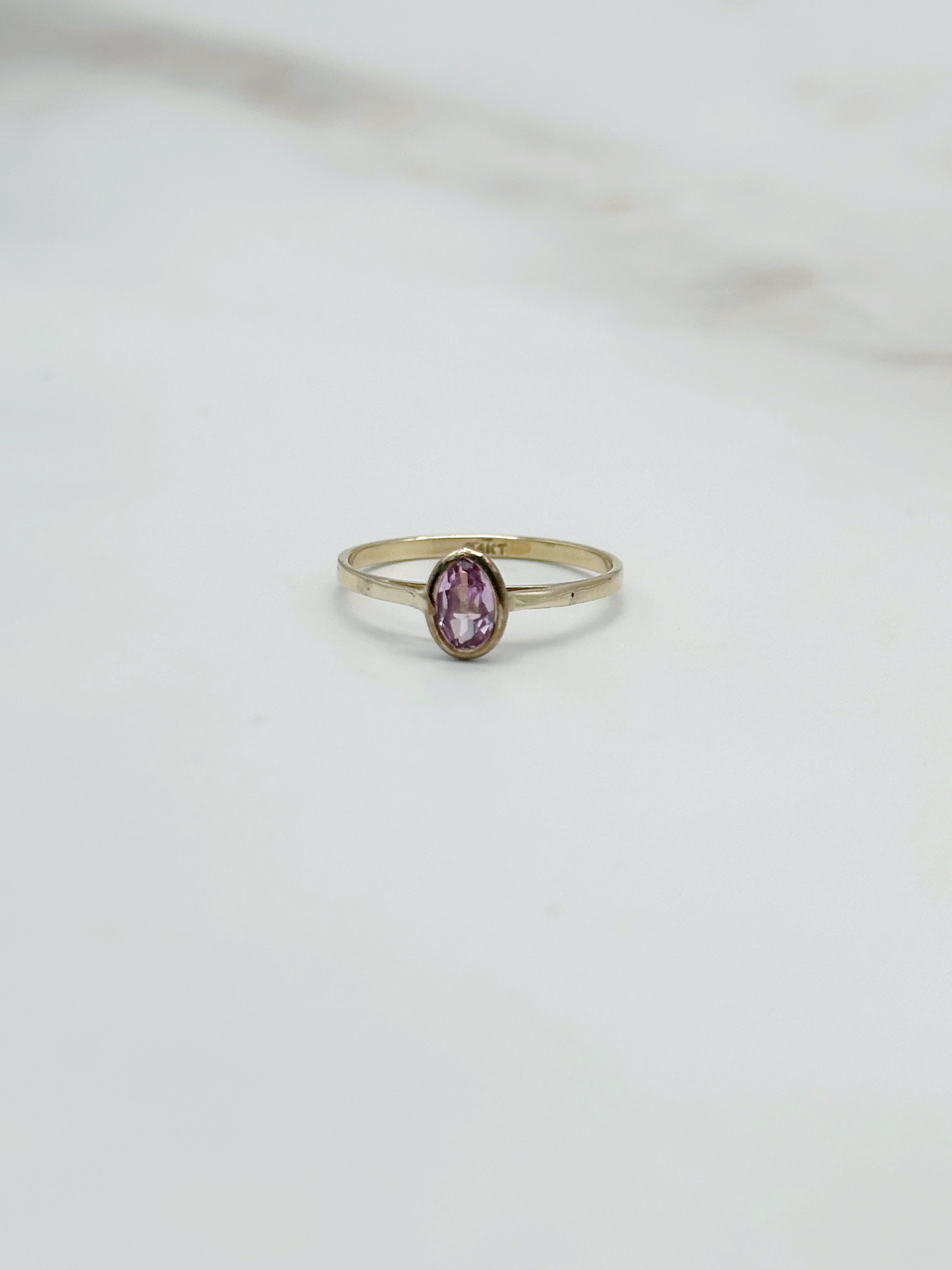 Zarter Ring in 585 Gelbgold mit pinkem Saphir