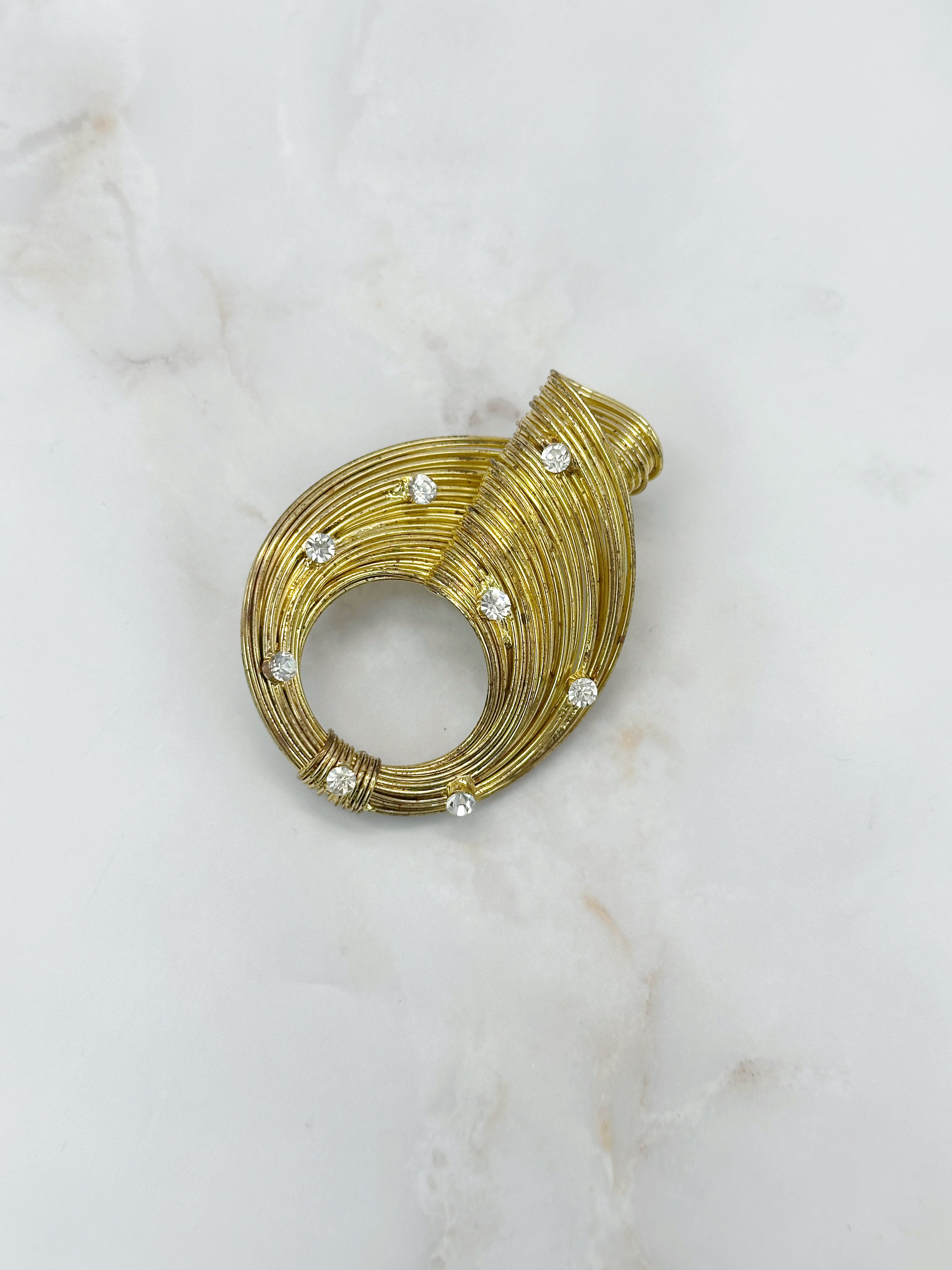 Vintage Brosche „Tausend Fäden“ mit Strasssteinen