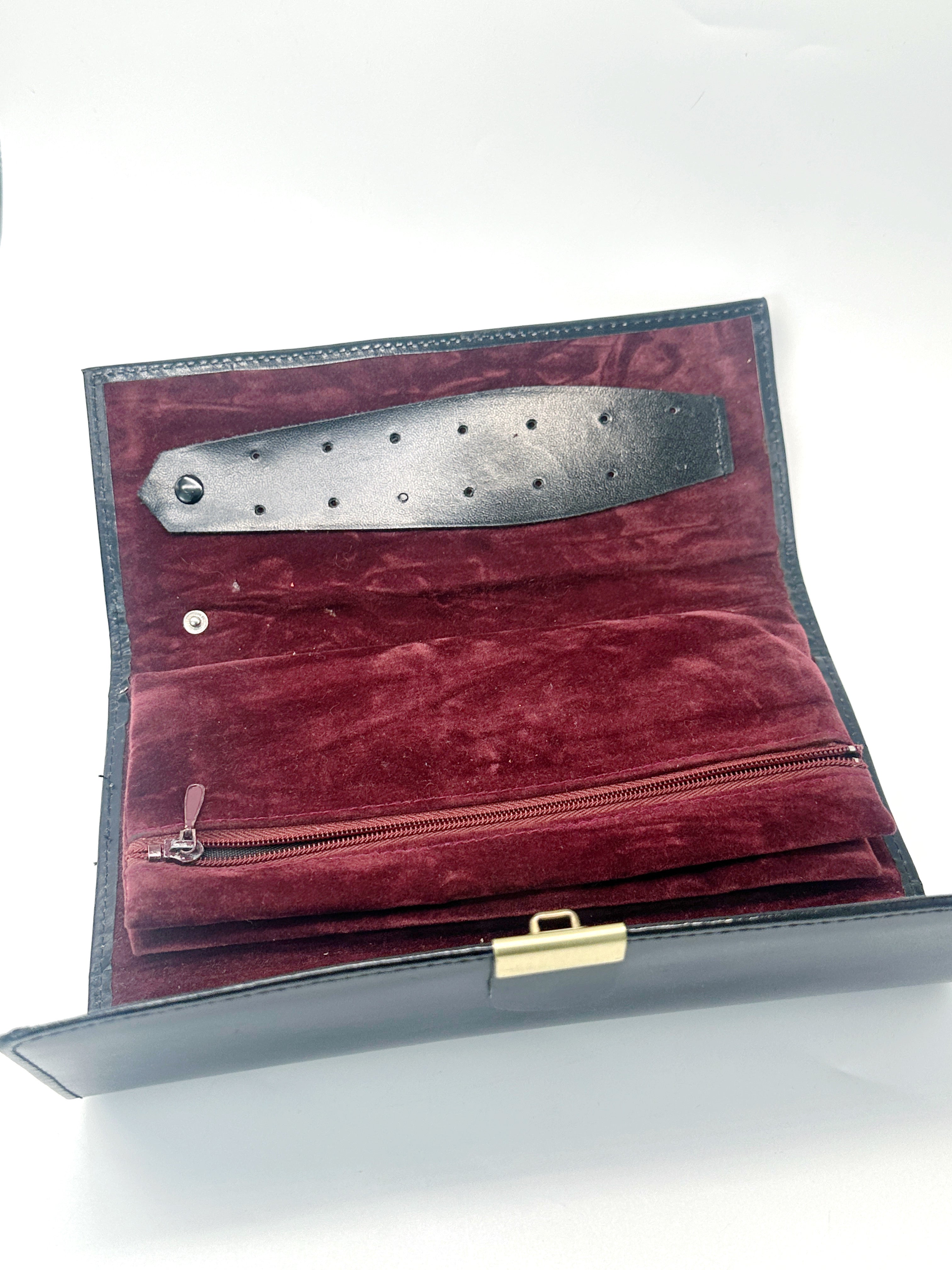 Vintage Schmucketui zum Rollen aus Leder mit dunkelrotem Samt