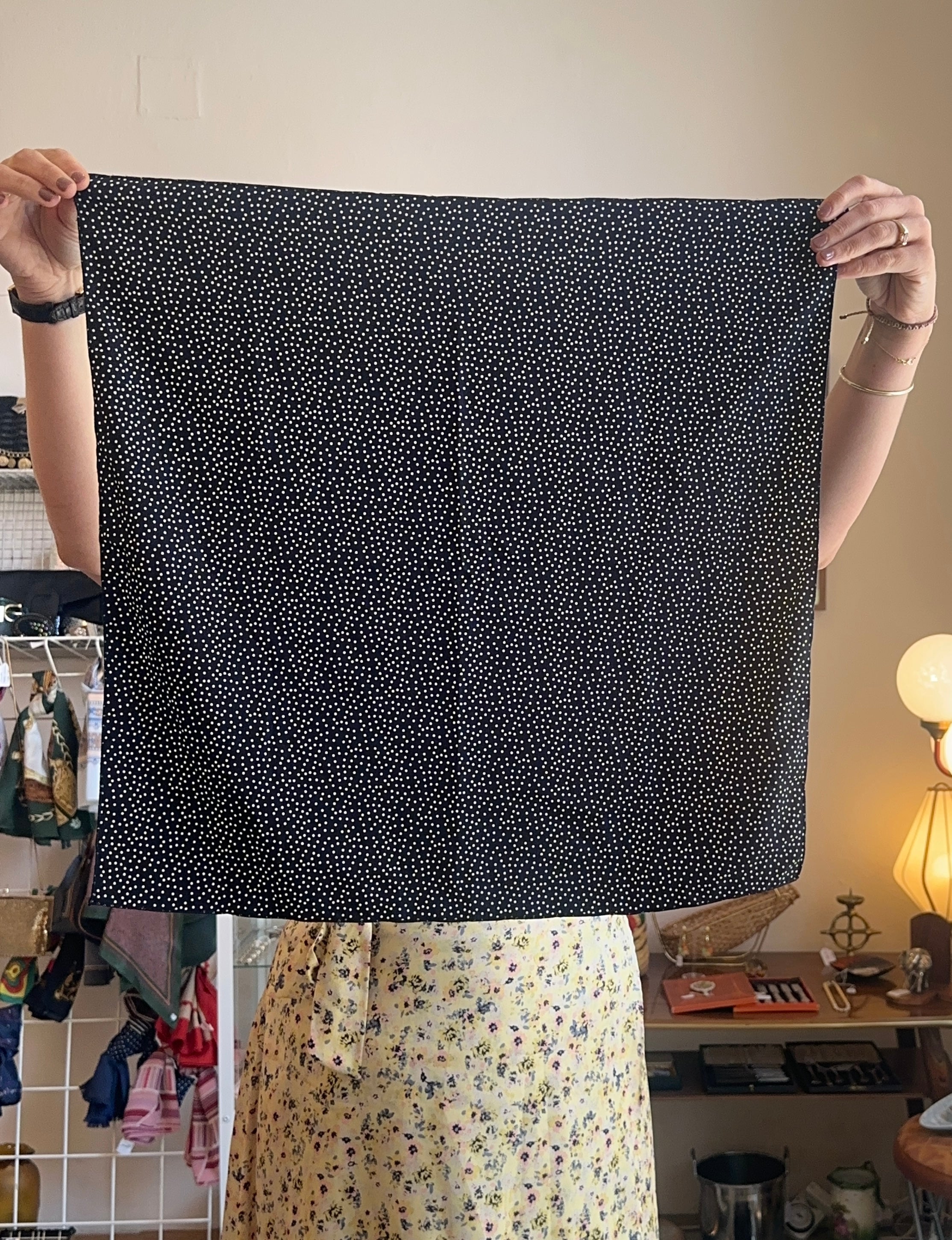 Vintage Tuch in Dunkelblau mit Punkten