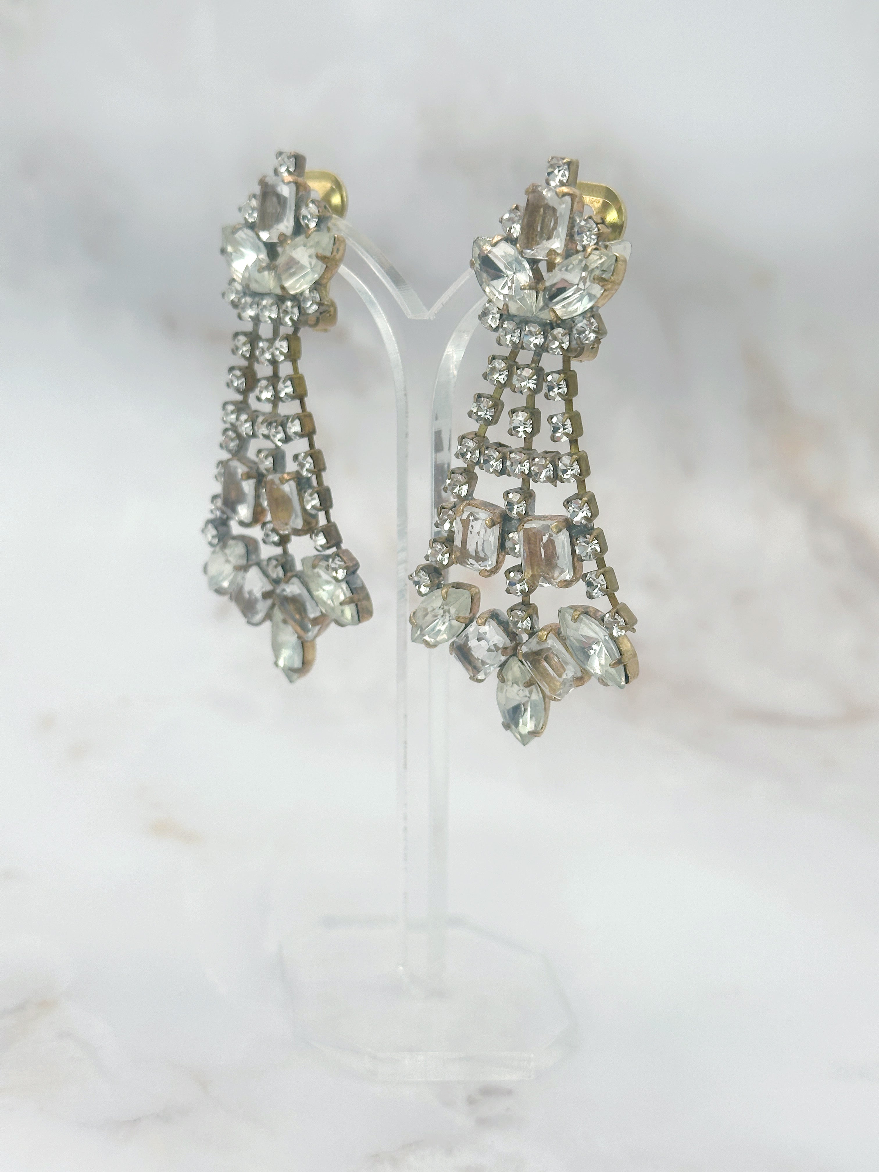 Imposante Vintage Chandelier Ohrclips aus Gablonz mit klarem Strass in Trapezform