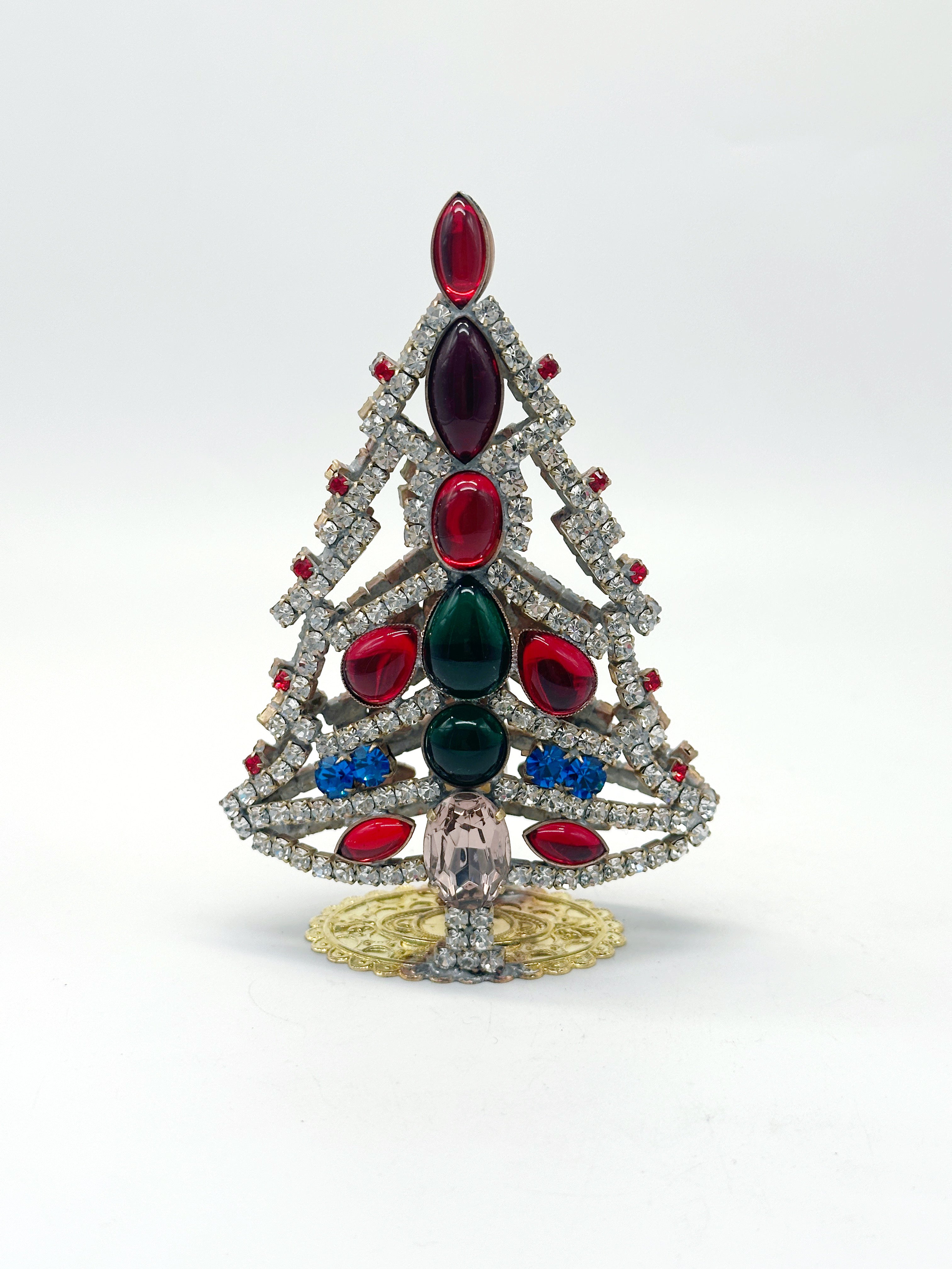 Funkelnder doppelter Gablonzer Christbaum mit bunten Strasssteinen