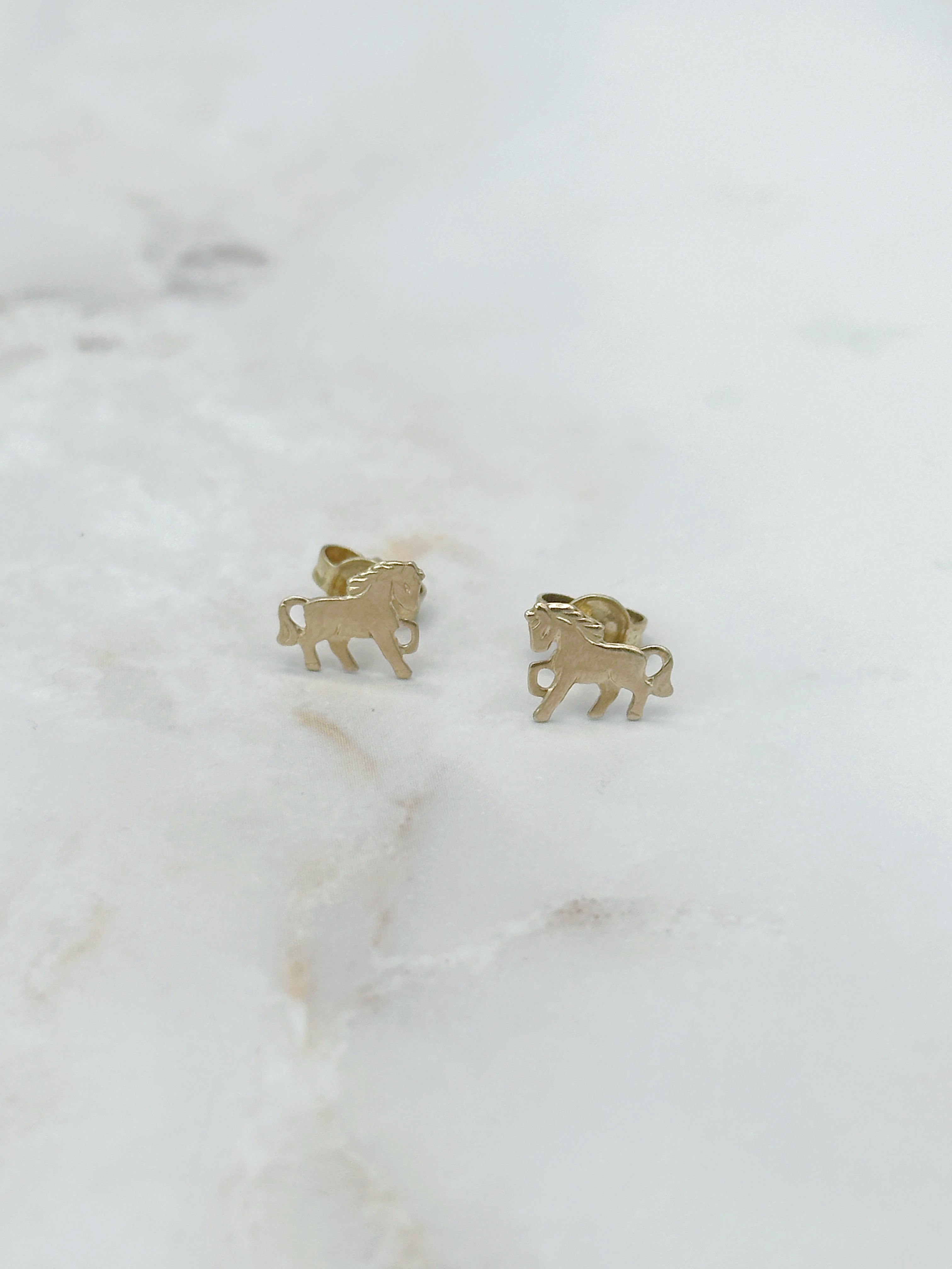 Ohrstecker mit Pferdemotiv in 585 Gelbgold