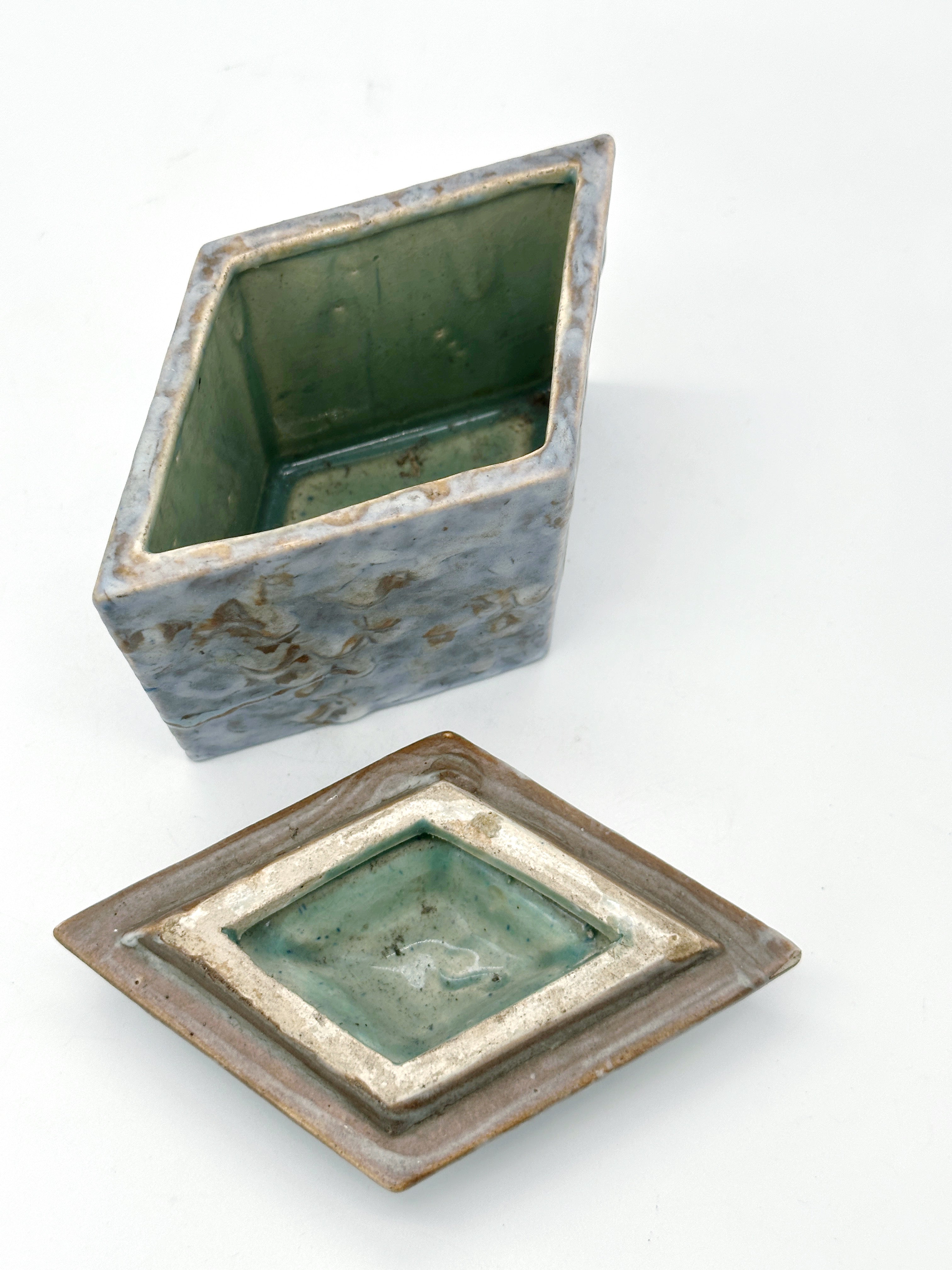 Keramik Deckeldose im Art Déco Stil mit Blumenmuster