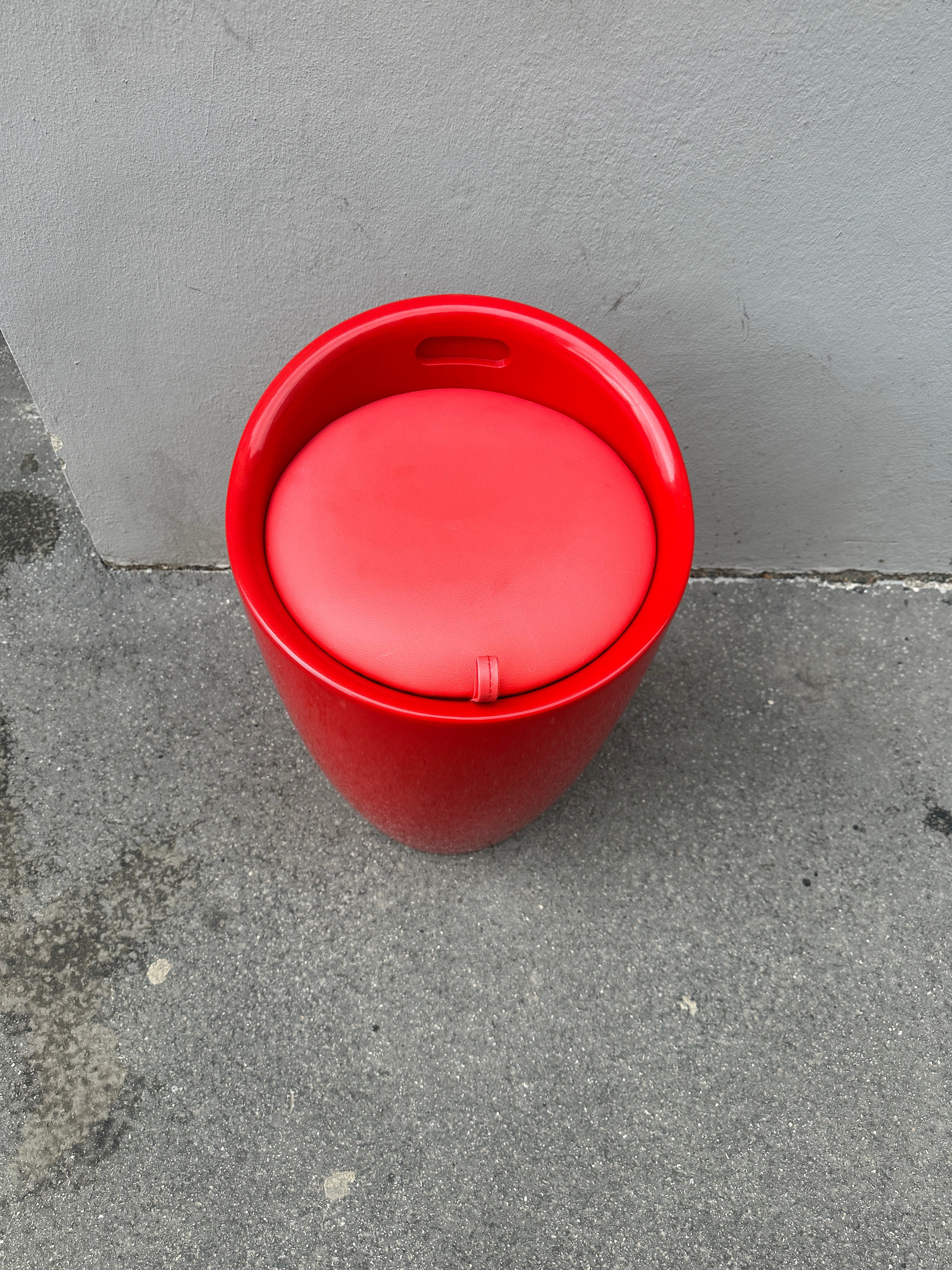Roter Wenko Wäschehocker mit Kunstleder-Sitzfläche
