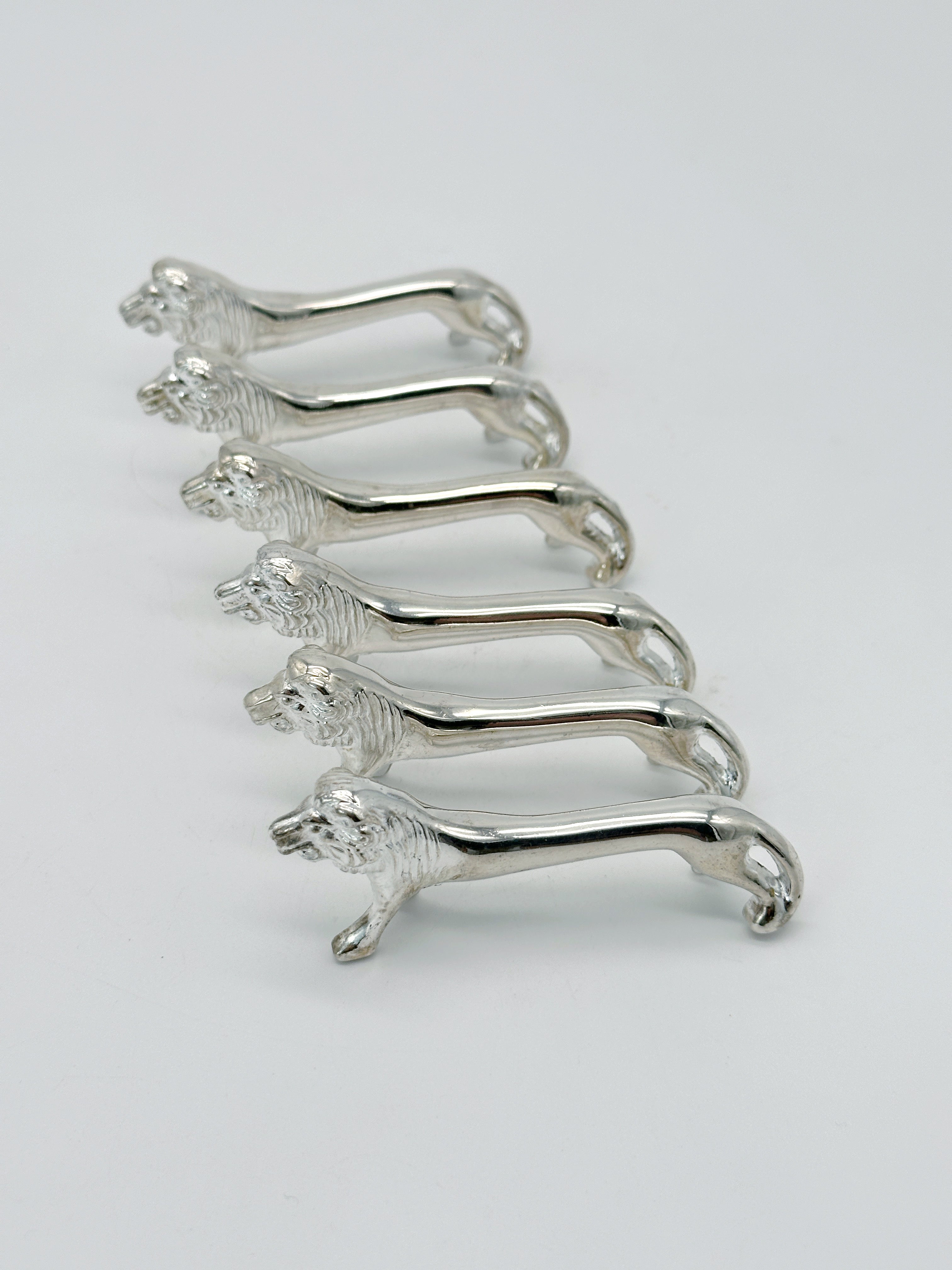Set aus 6 versilberten Messerbänkchen Löwe