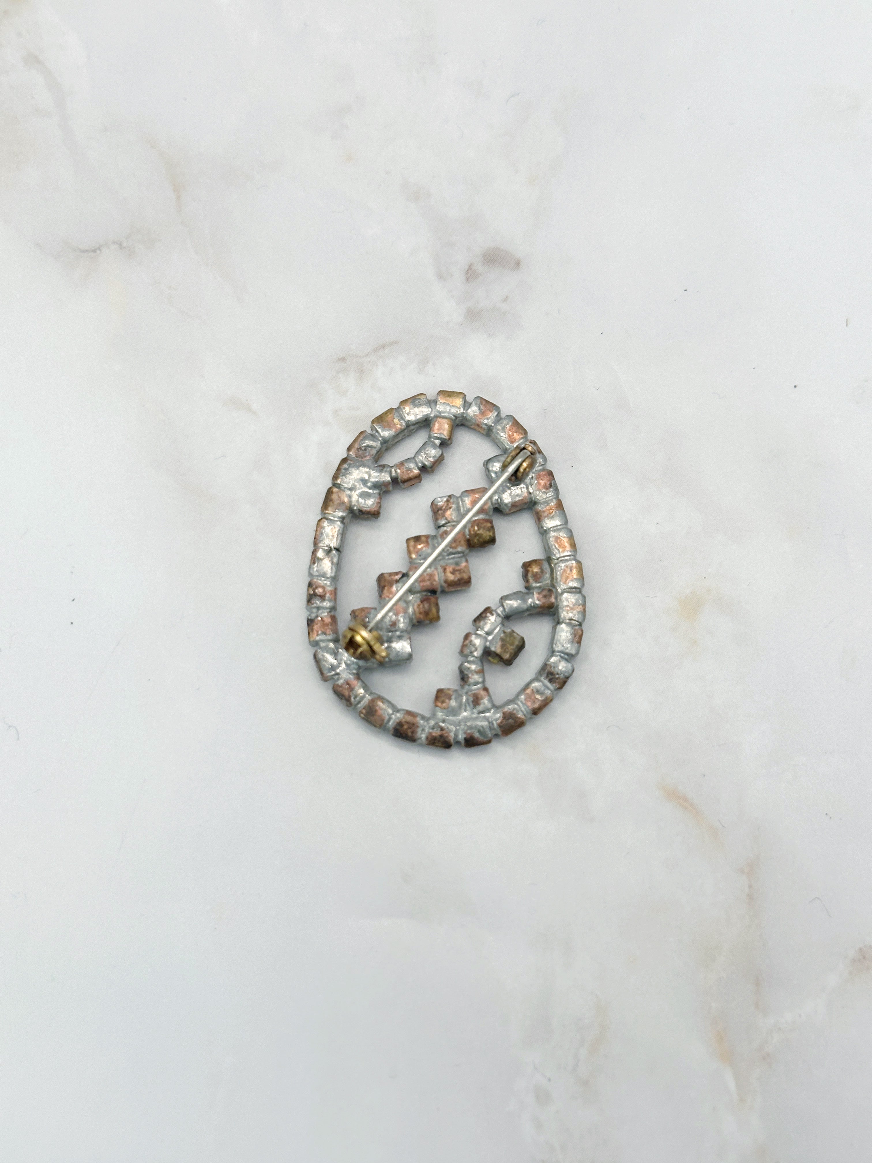 Filigrane Gablonzer Osterei-Brosche handgefertigt