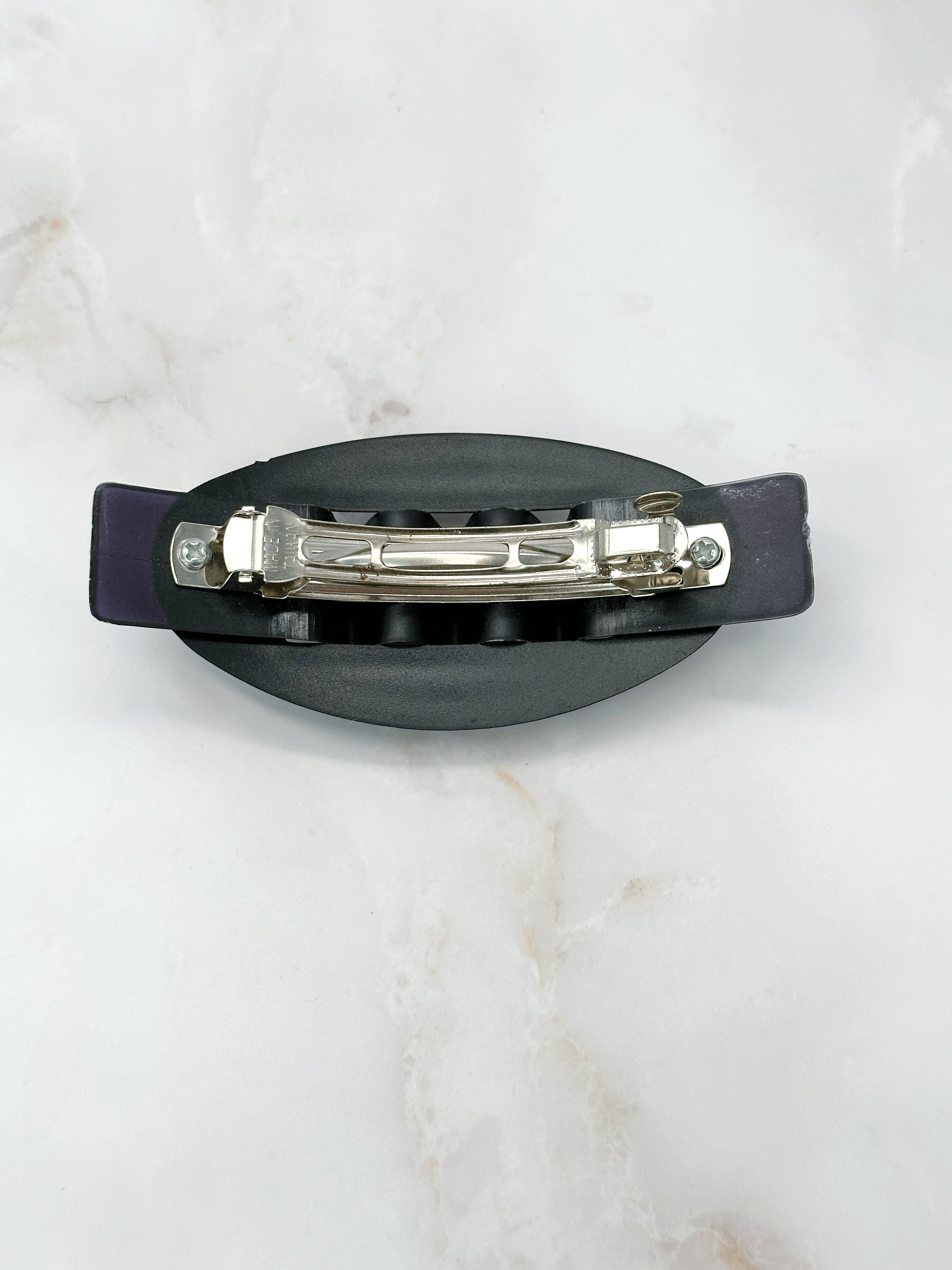 Elegant vintage hair clip oval with gold accent