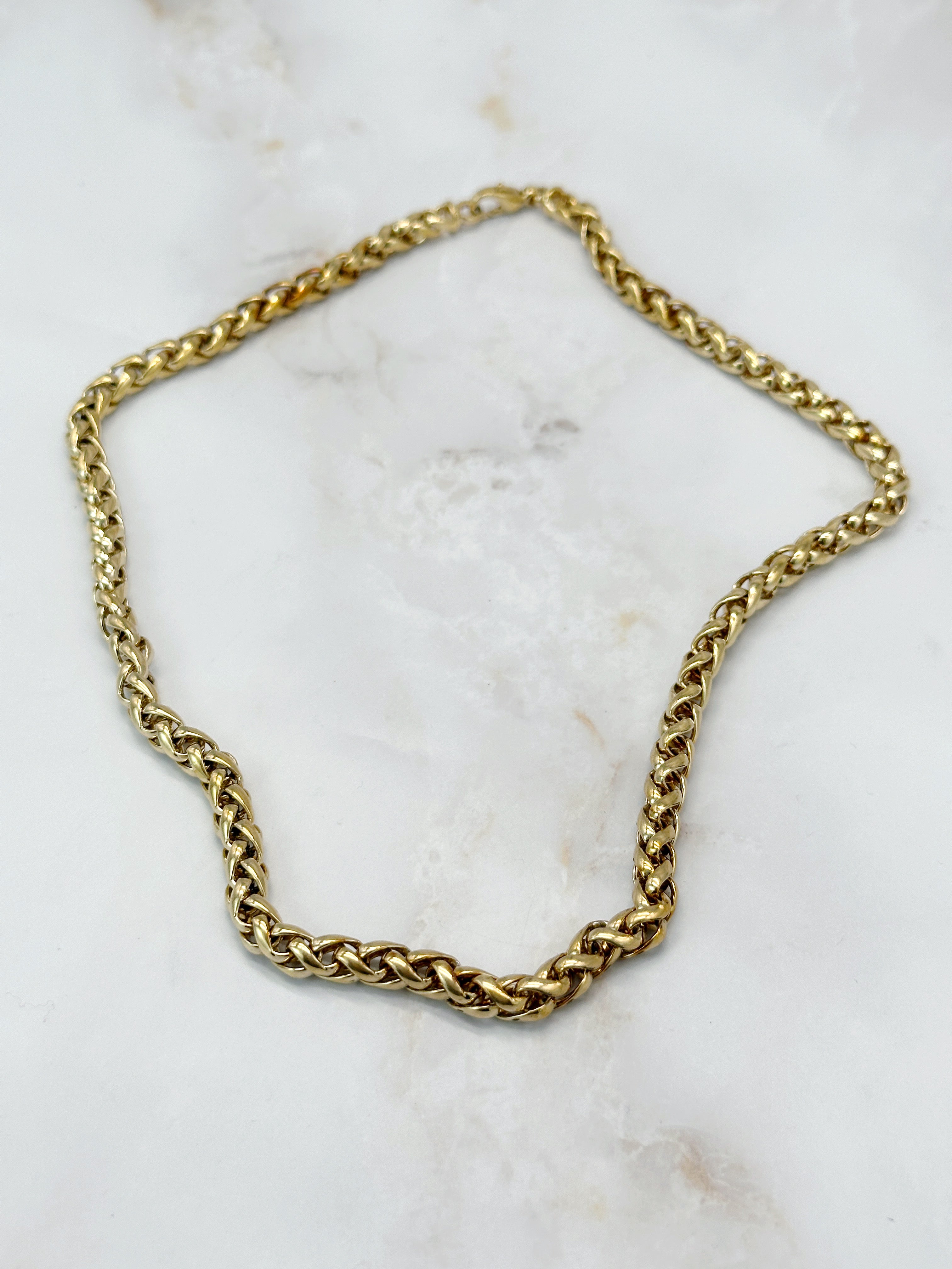Elegante vergoldete Gliederkette