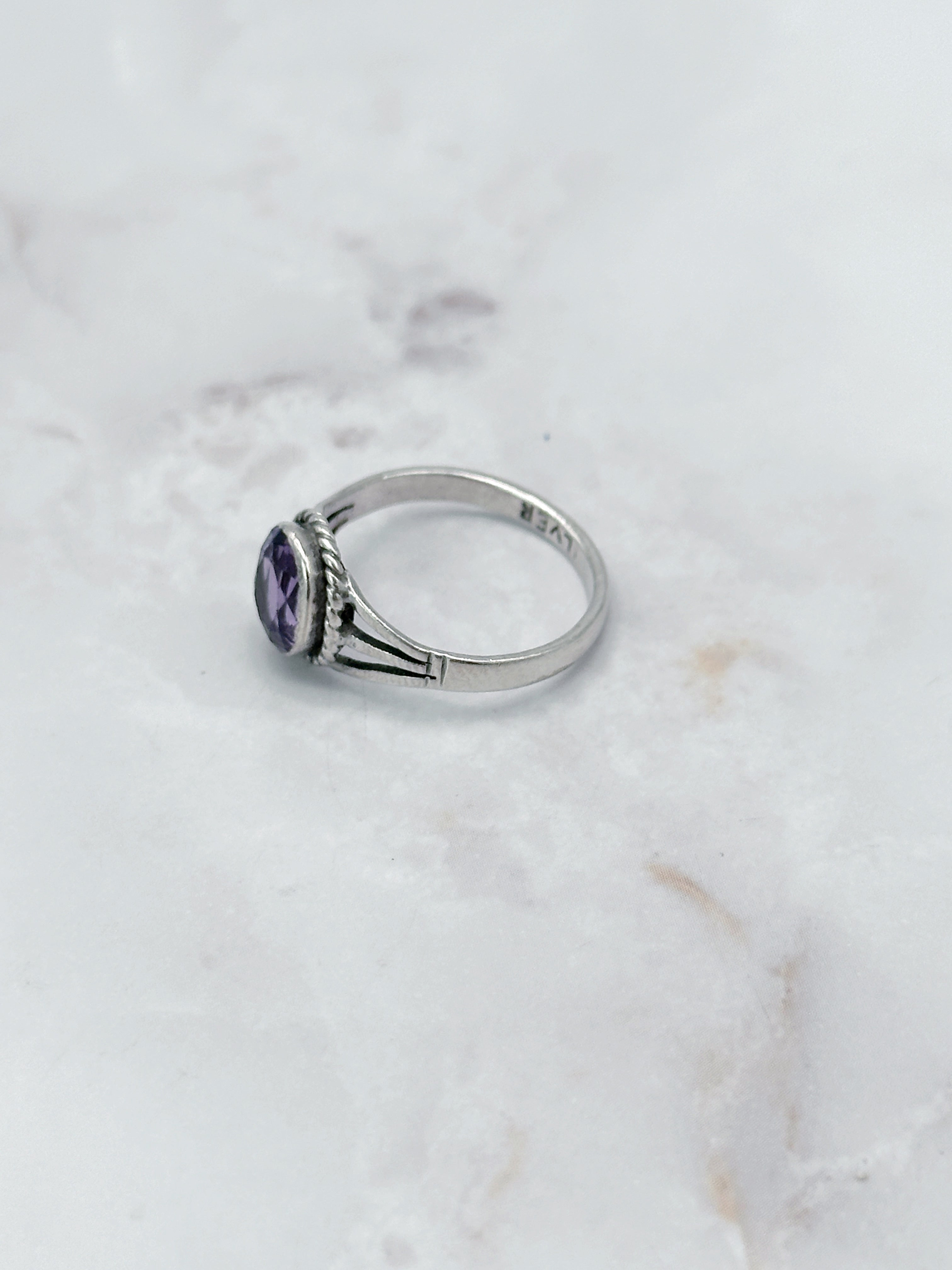 Silber Ring mit ovalem Amethyst