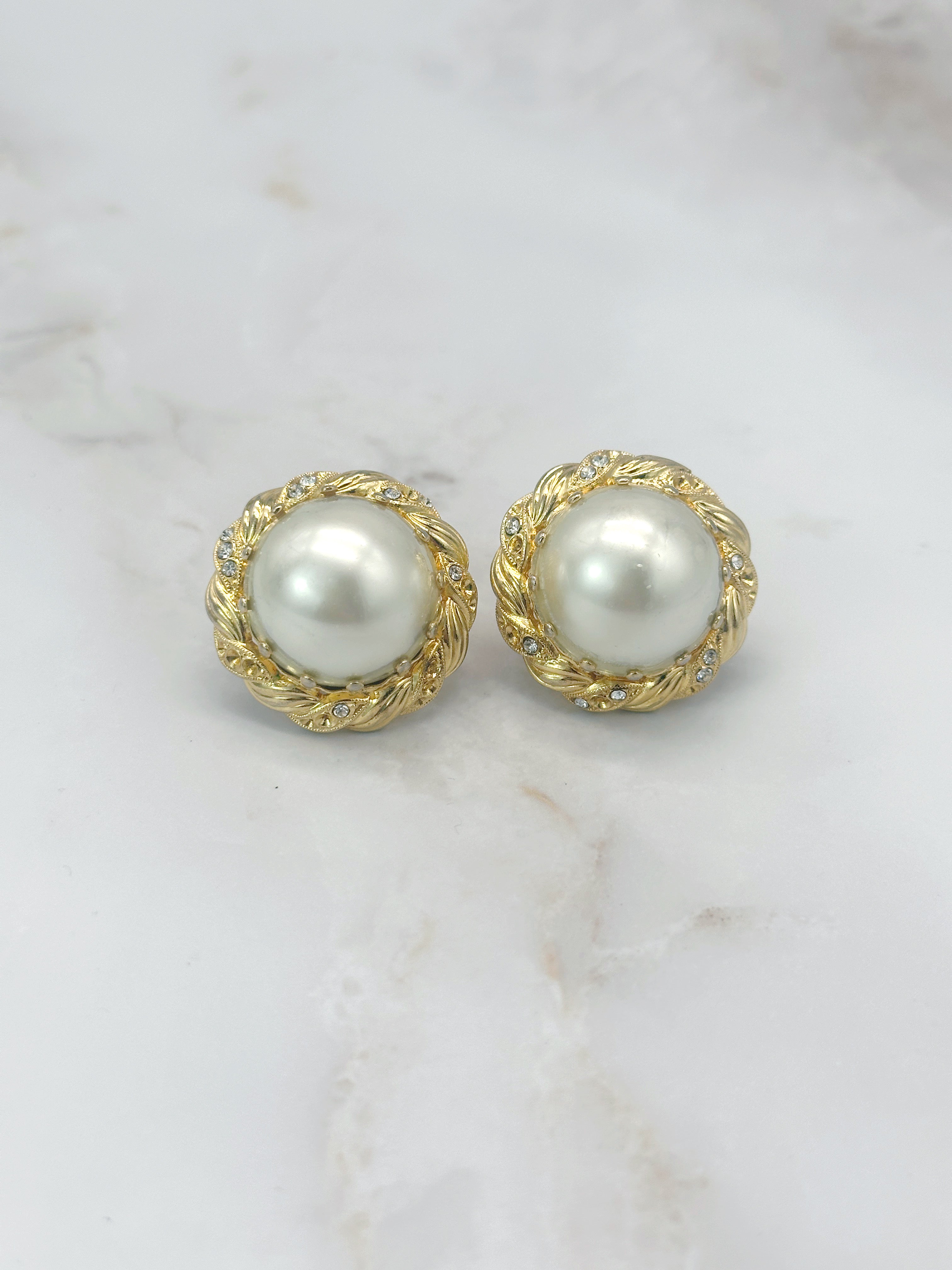 Signierte Vintage Perlen Ohrclips von Louis Féraud