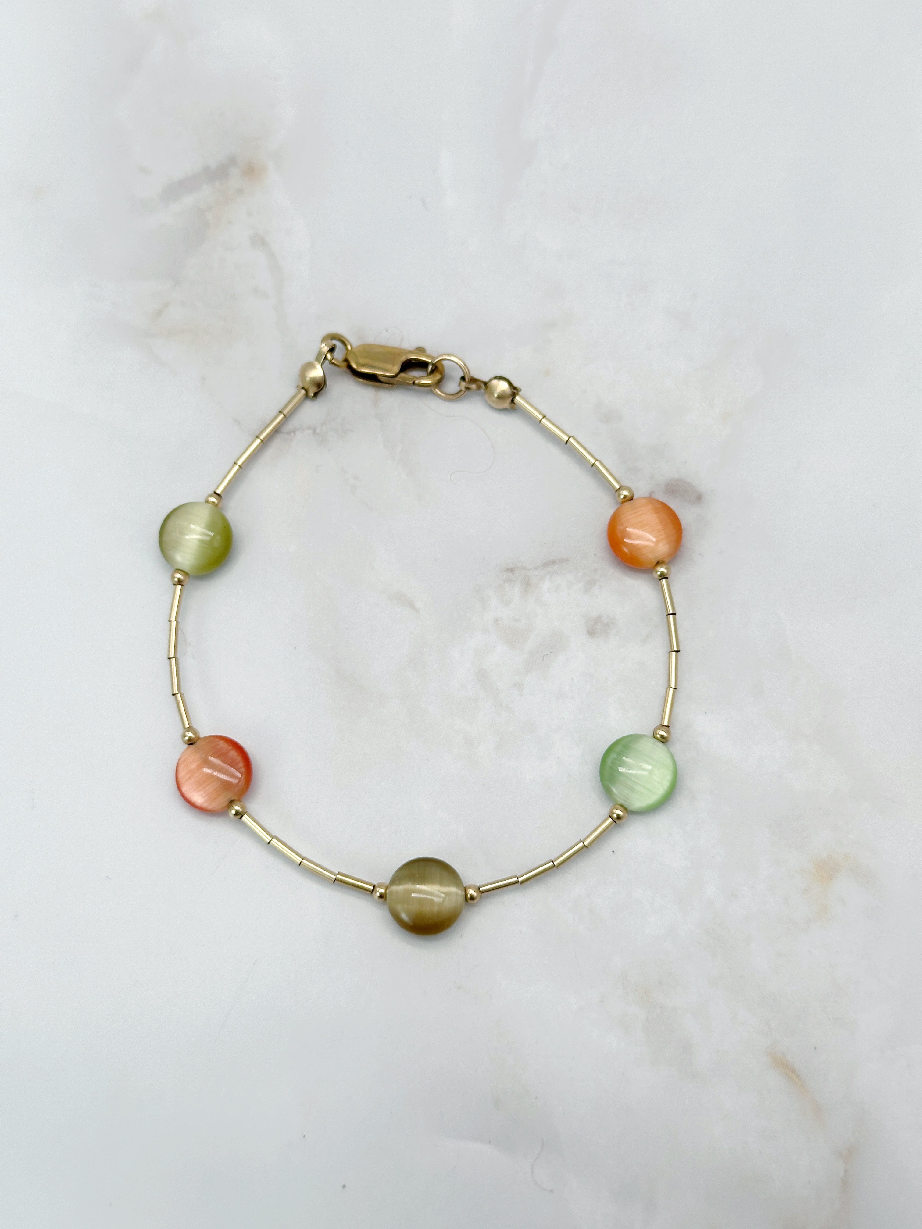 Vergoldetes Vintage Armband mit Katzenaugen-Glassteinen